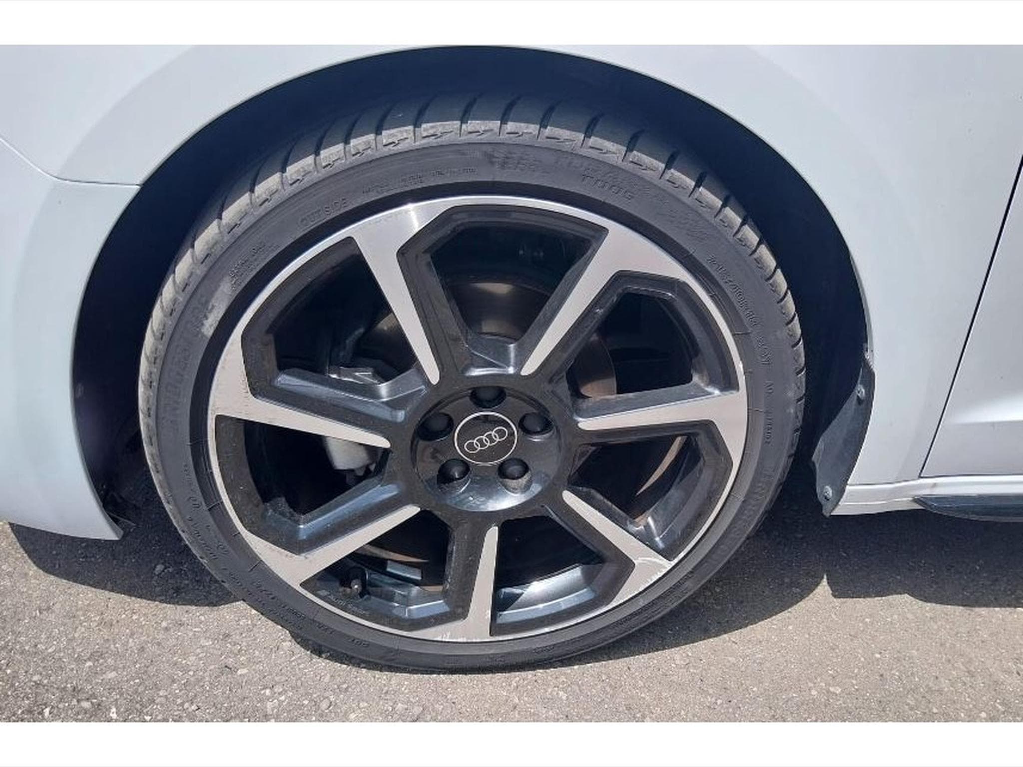 Audi A1 Sportback 30 TFSI S-TRONIC S line Adrénaline Black Edition (2025) - Photo 6