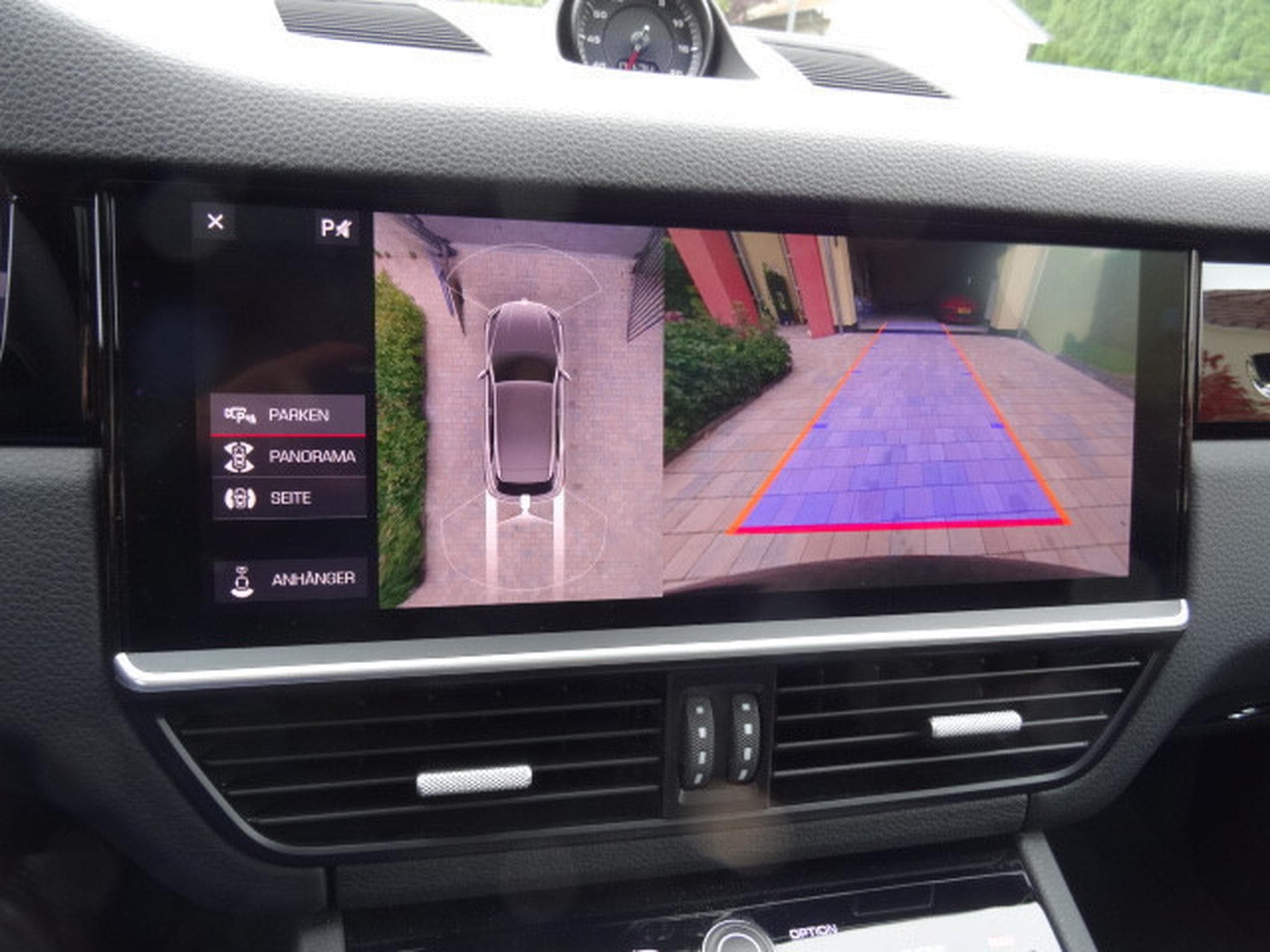 Porsche Cayenne S (2018) - Photo 9
