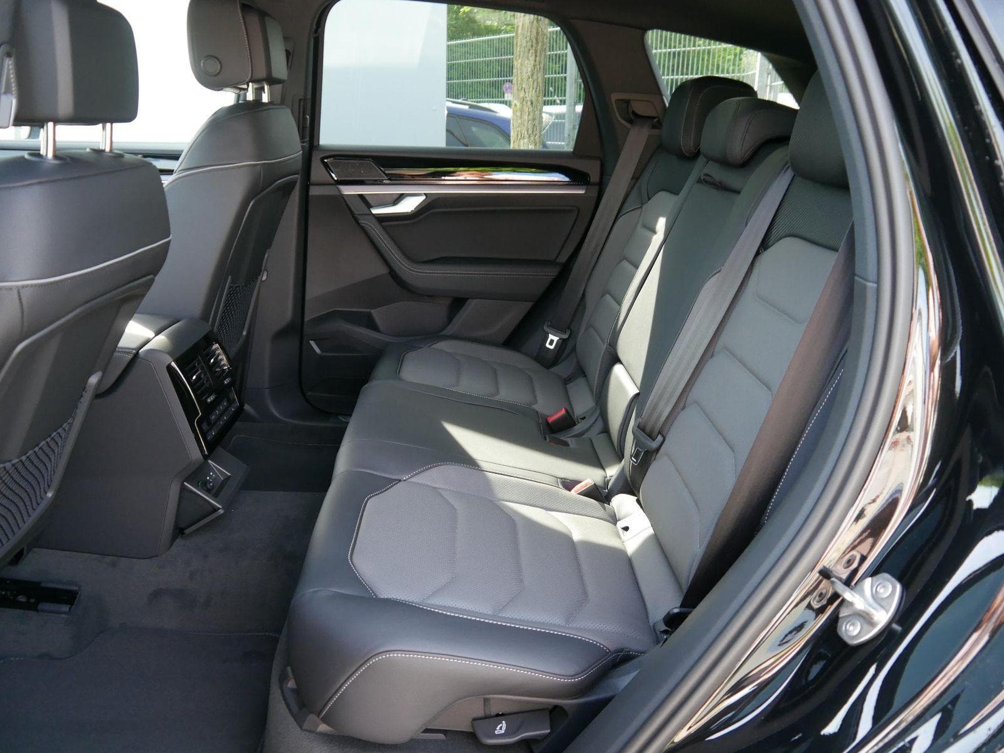 VW Touareg FINAL-EDITION (2026) - Photo 8