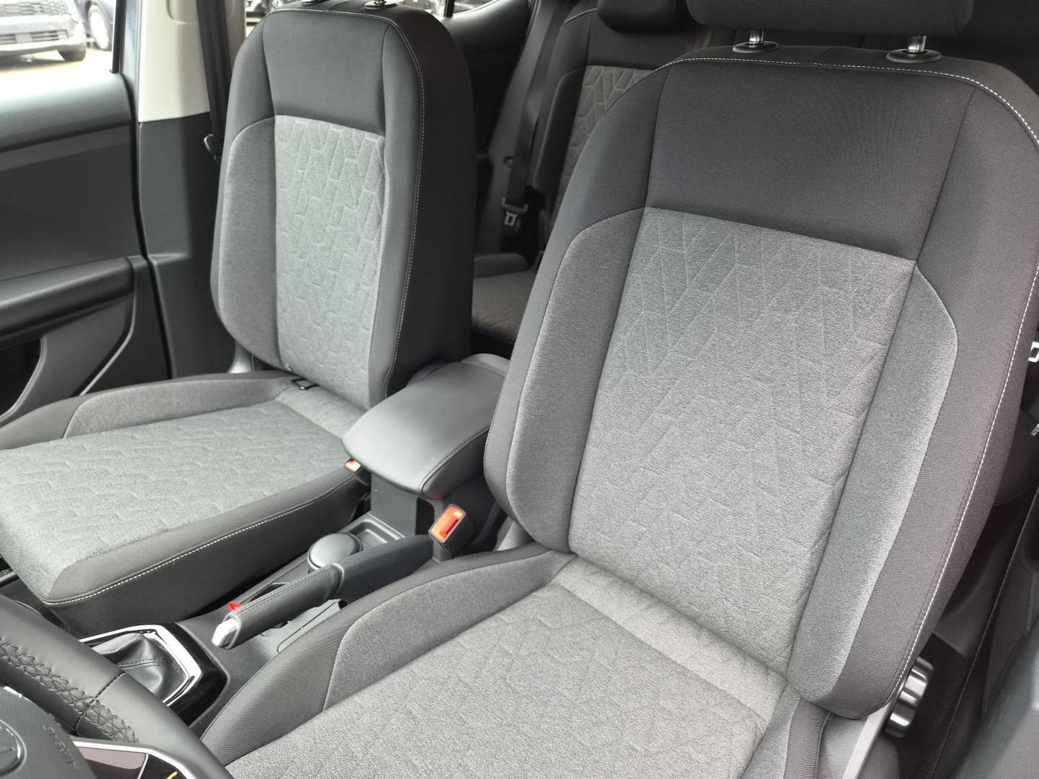 VW T-Cross 1.0 TSI 116PS (2026) - Photo 14