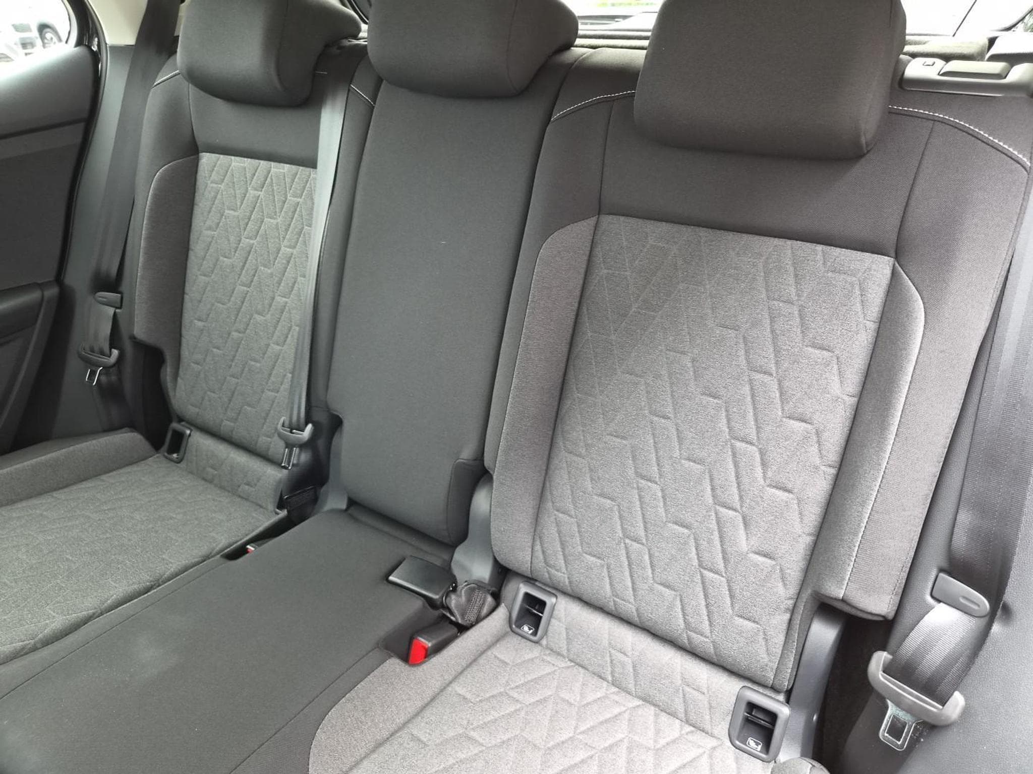 VW T-Cross 1.0 TSI 116PS (2026) - Photo 13