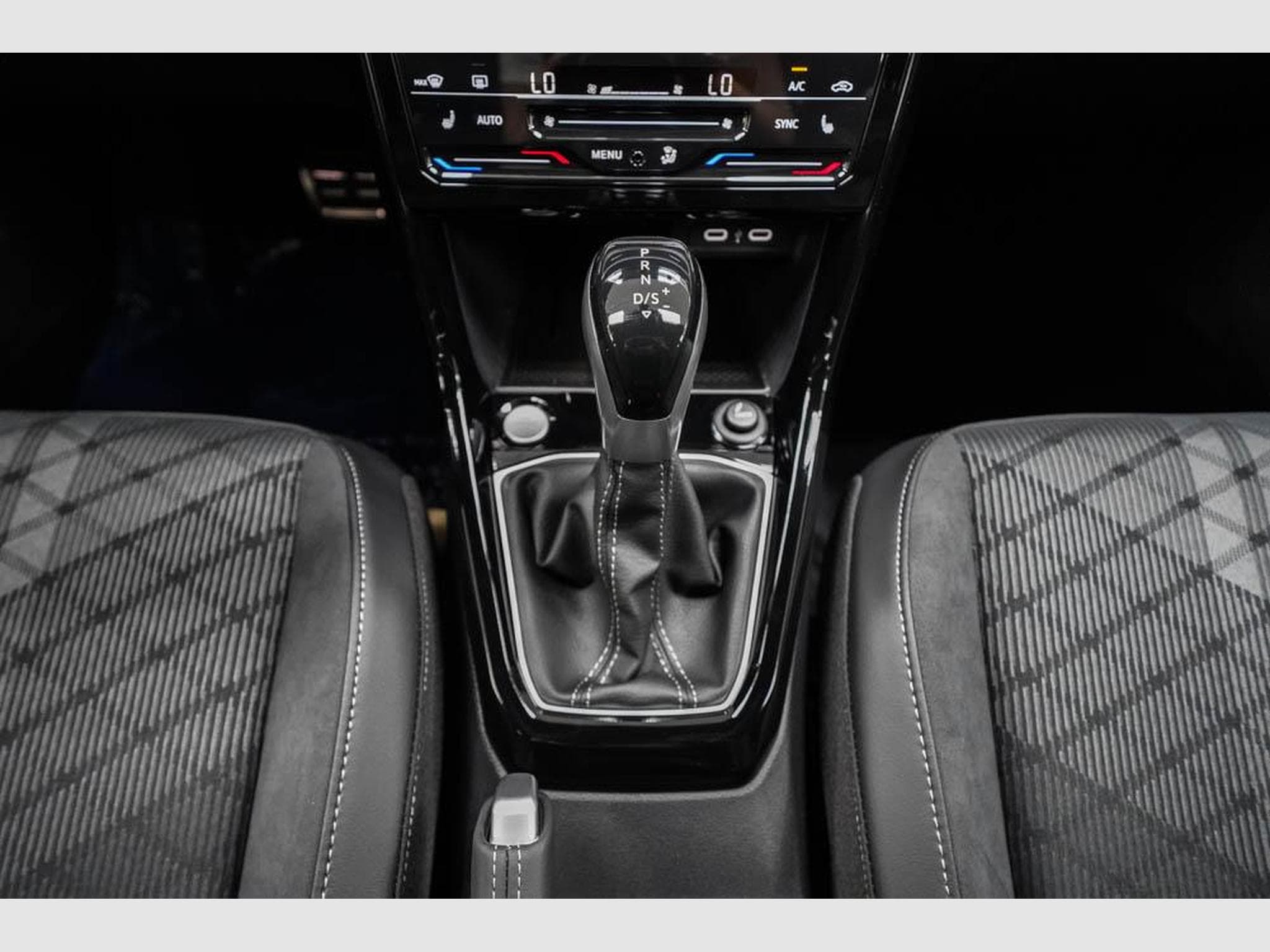 VW T-Cross 1,5 TSI DSG (2026) - Photo 11