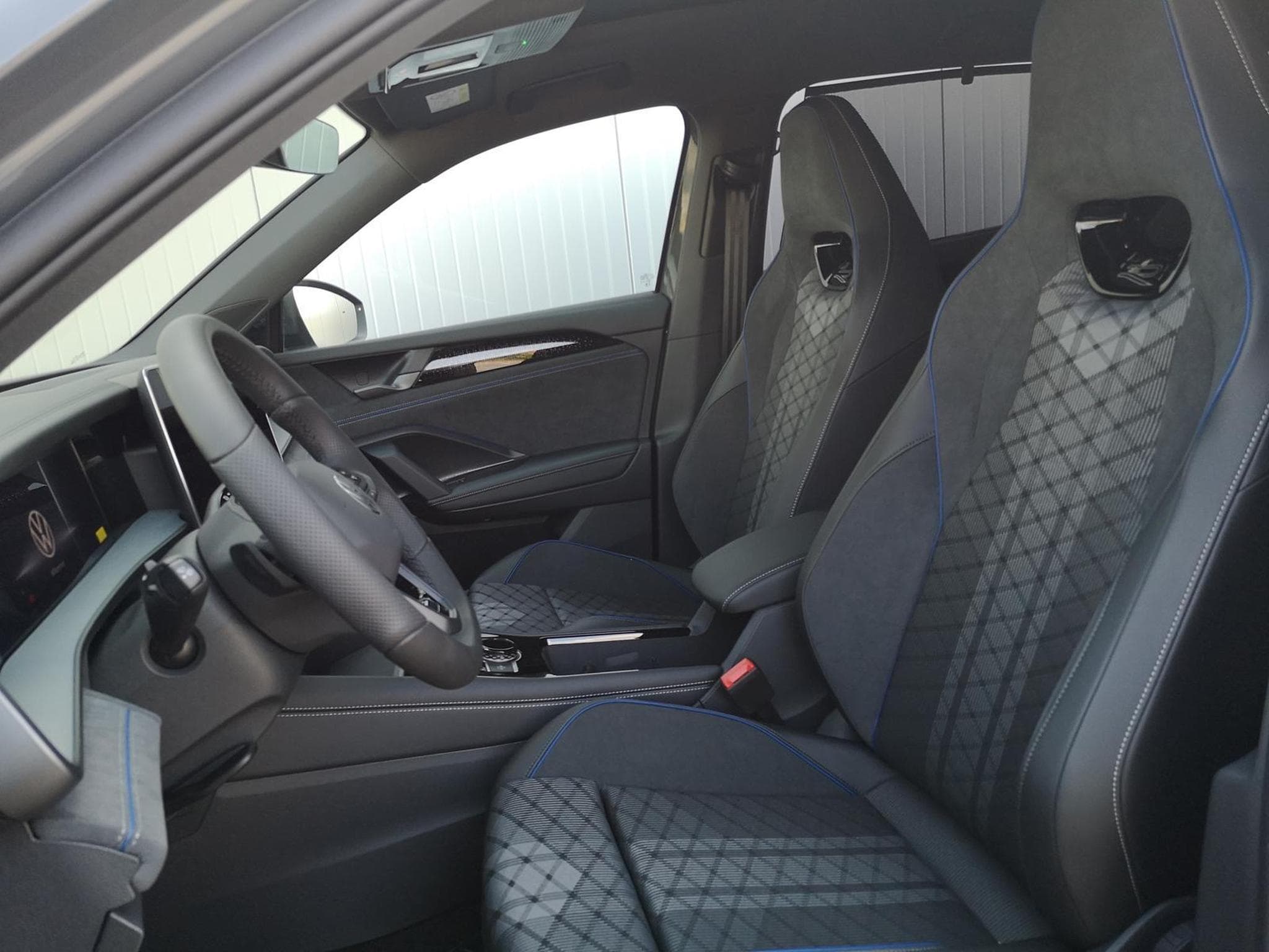 VW Tayron 2.0 TDI 142 kW 4Motion R-Line (2025) - Photo 9