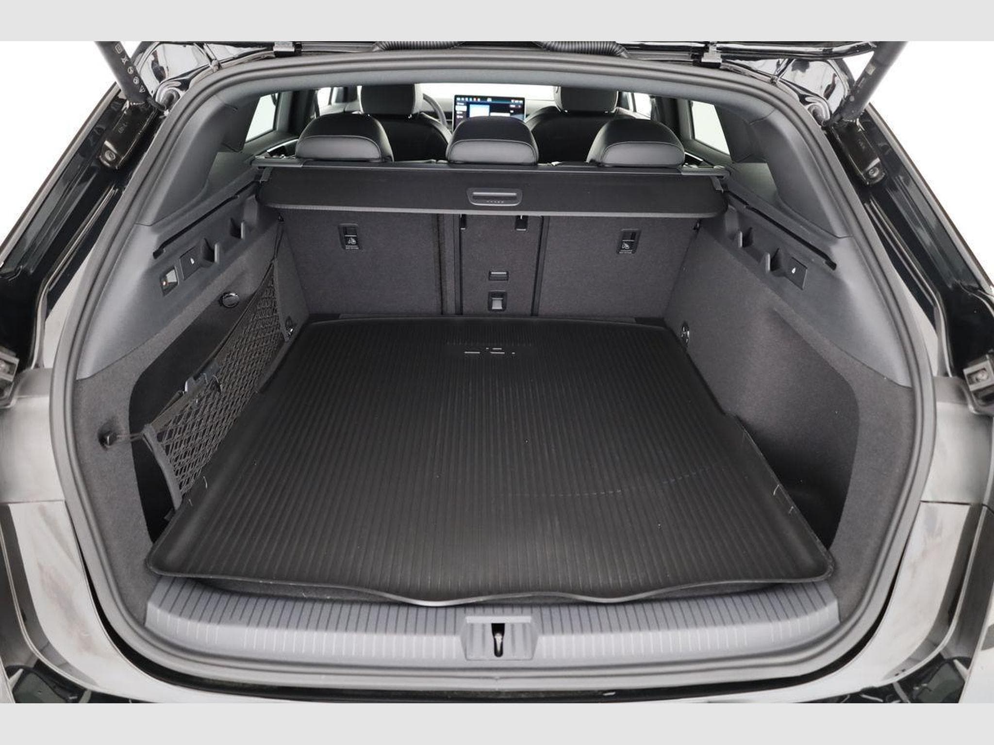 VW ID.7 Kombi Pro 210 kW (2026) - Photo 11