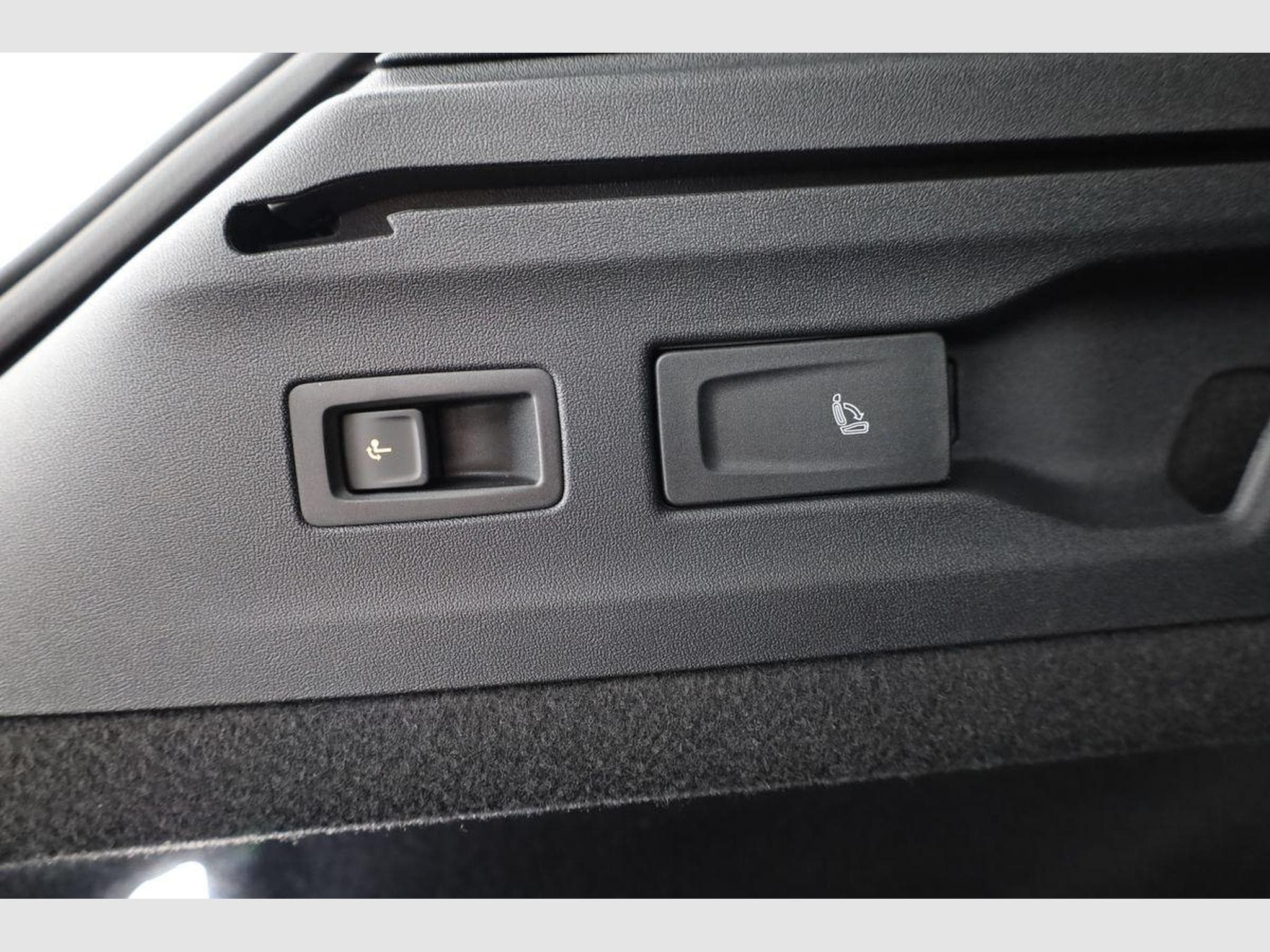 VW ID.7 Kombi Pro 210 kW (2026) - Photo 12