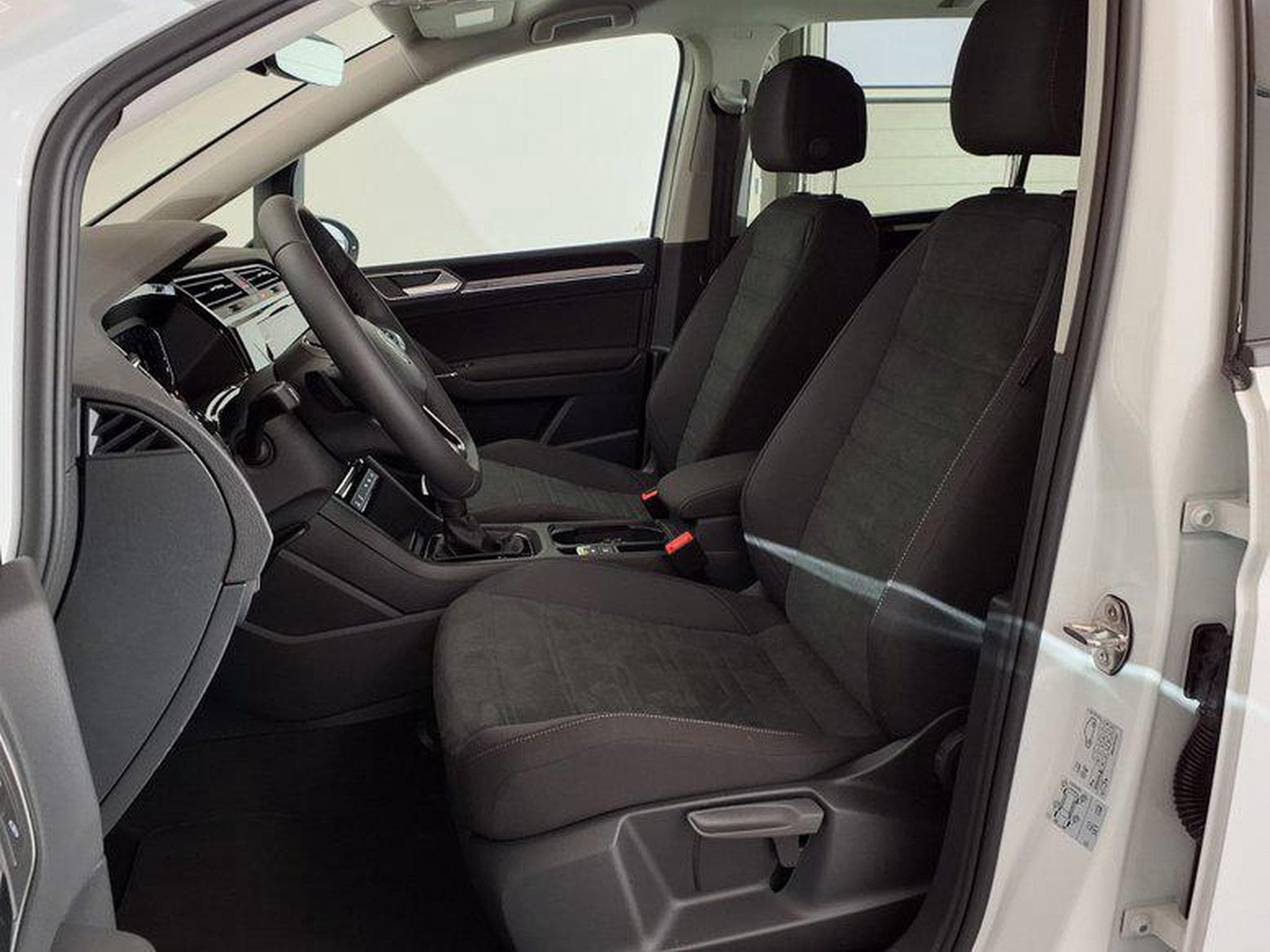 VW Touran Highline R-Line 2.0 TDI 7-Gang-DSG (2026) - Photo 9