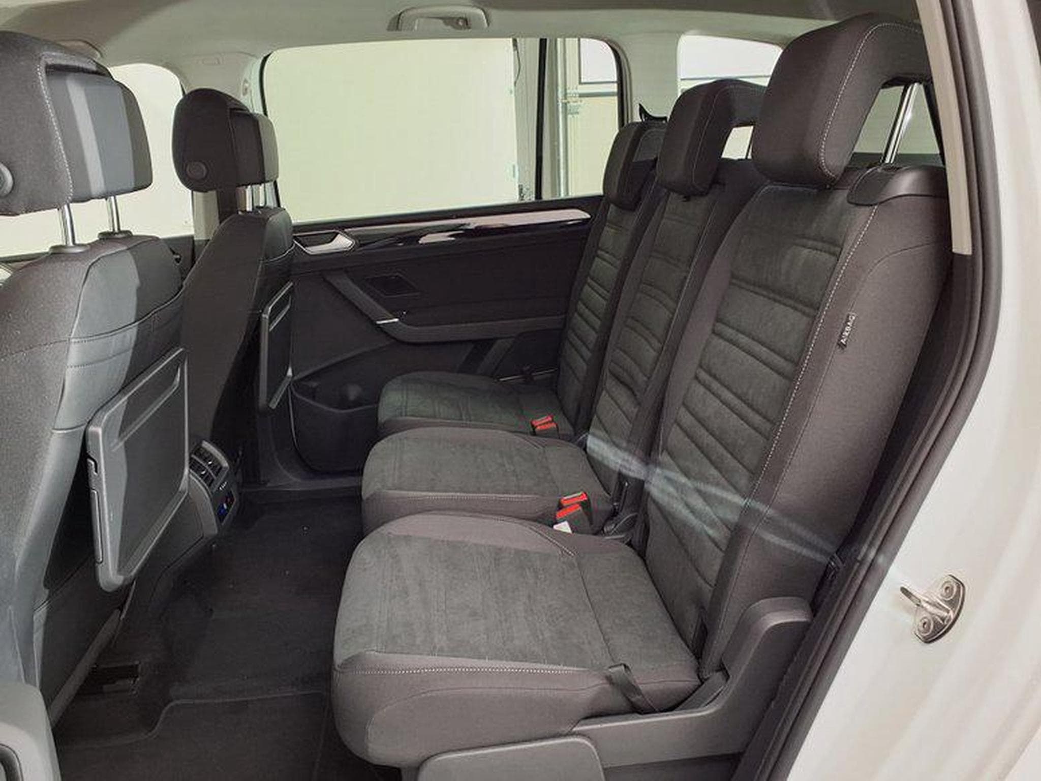 VW Touran Highline R-Line 1.5 TSI 7-Gang-DSG (2026) - Photo 10