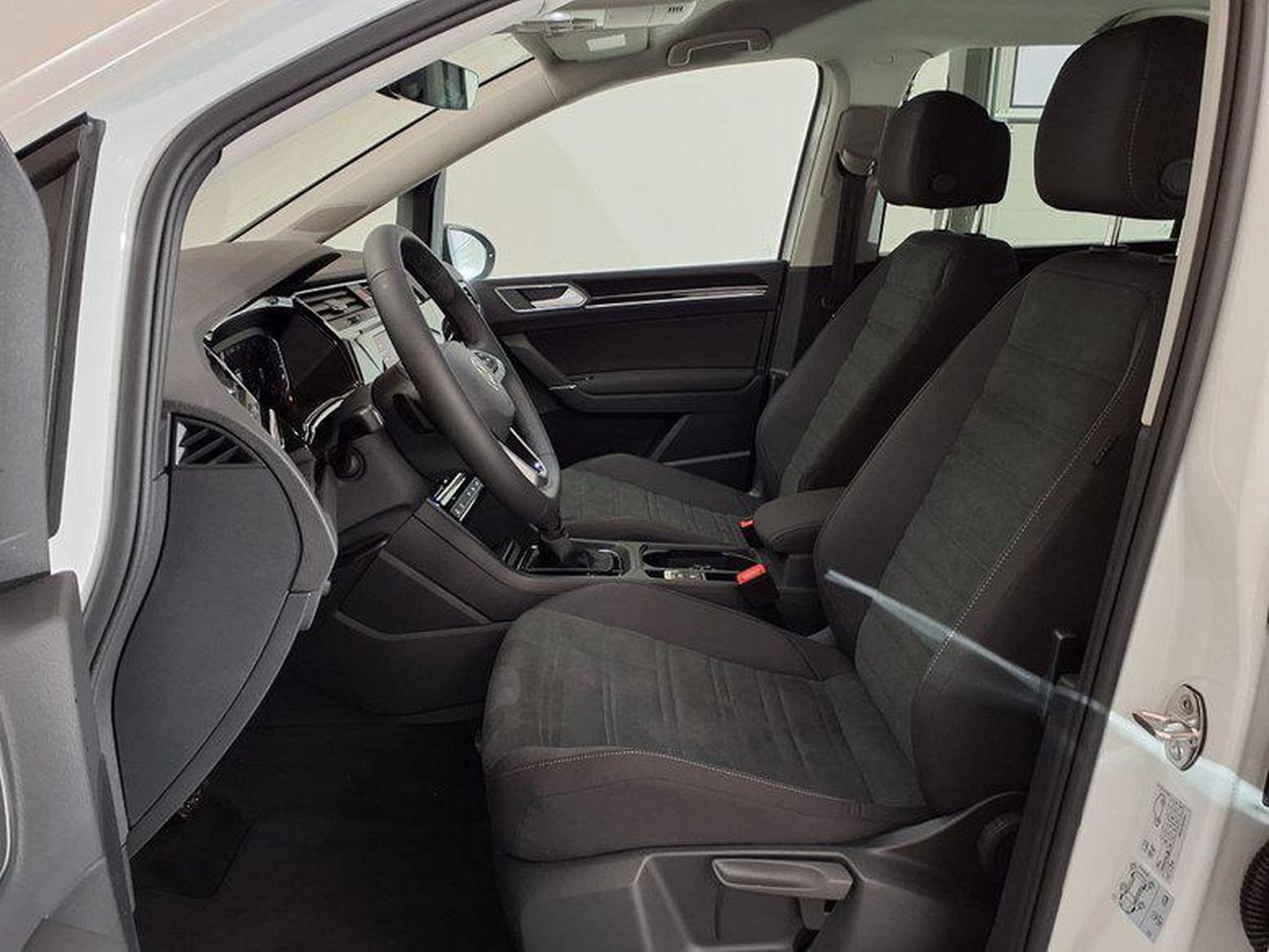 VW Touran Highline R-Line 1.5 TSI 7-Gang-DSG (2026) - Photo 9