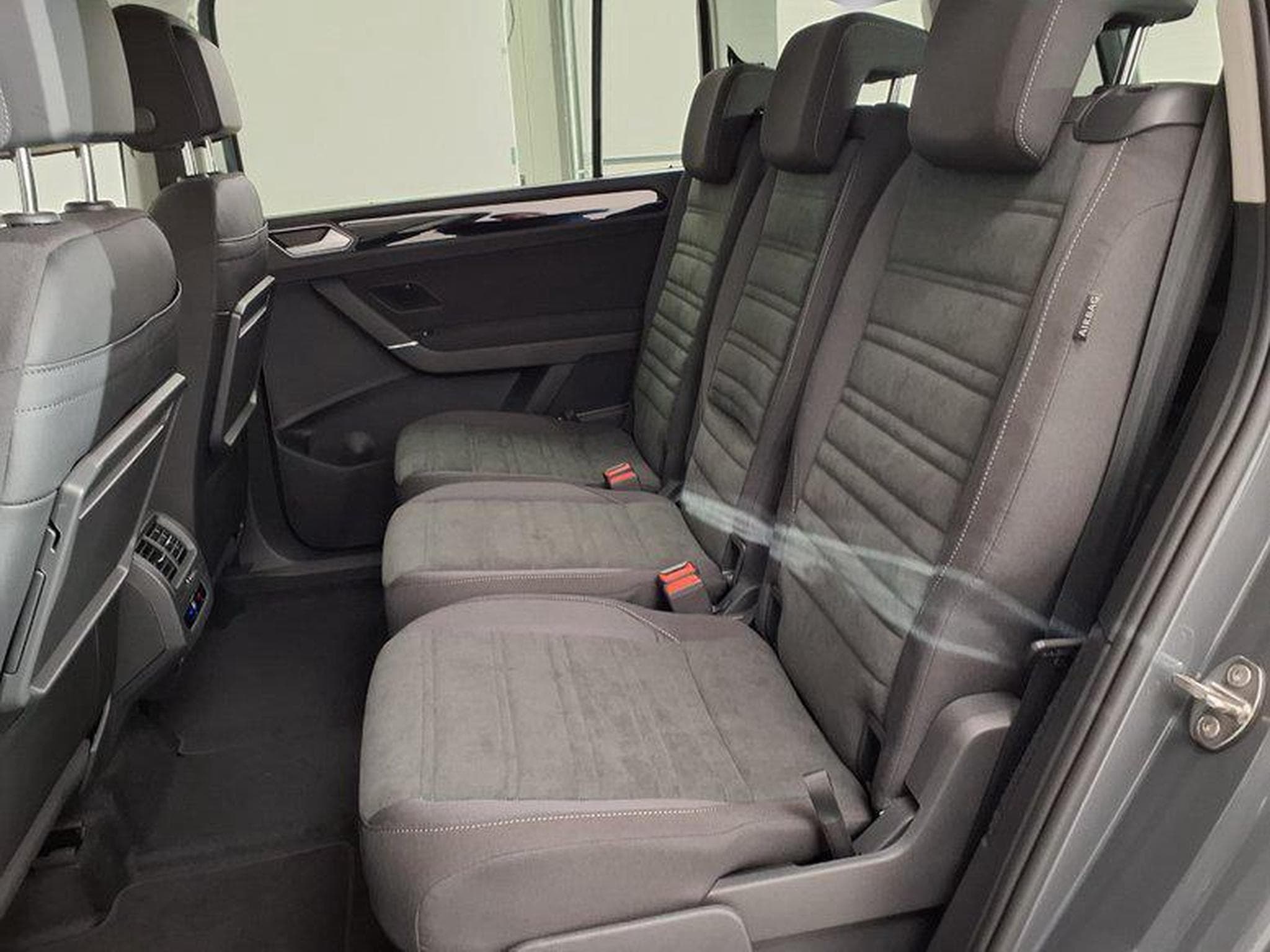 VW Touran Highline R-Line 1.5 TSI 7-Gang-DSG (2026) - Photo 10