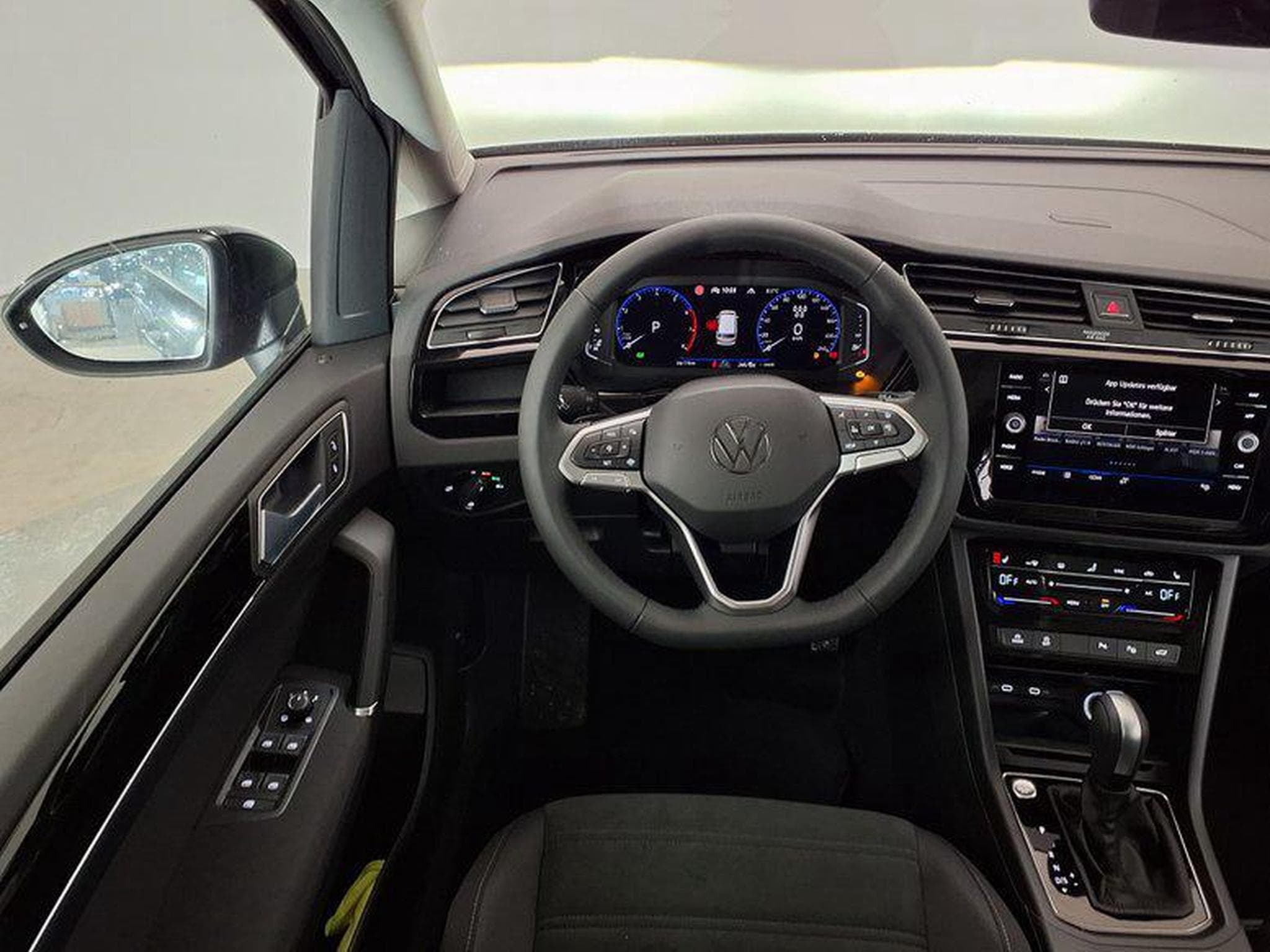 VW Touran Highline R-Line 1.5 TSI 7-Gang-DSG (2026) - Photo 12