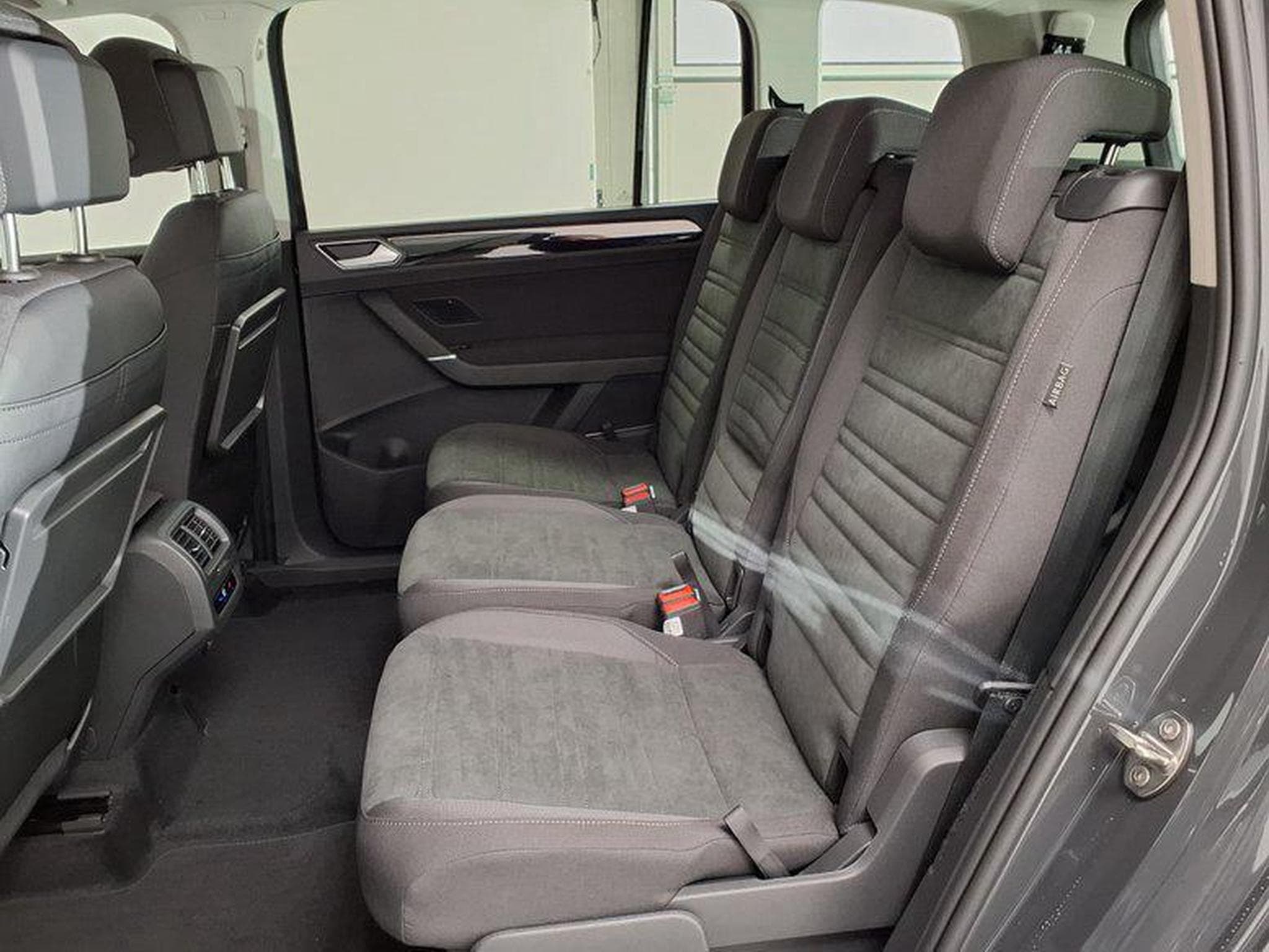 VW Touran Highline R-Line 1.5 TSI 7-Gang-DSG (2026) - Photo 10
