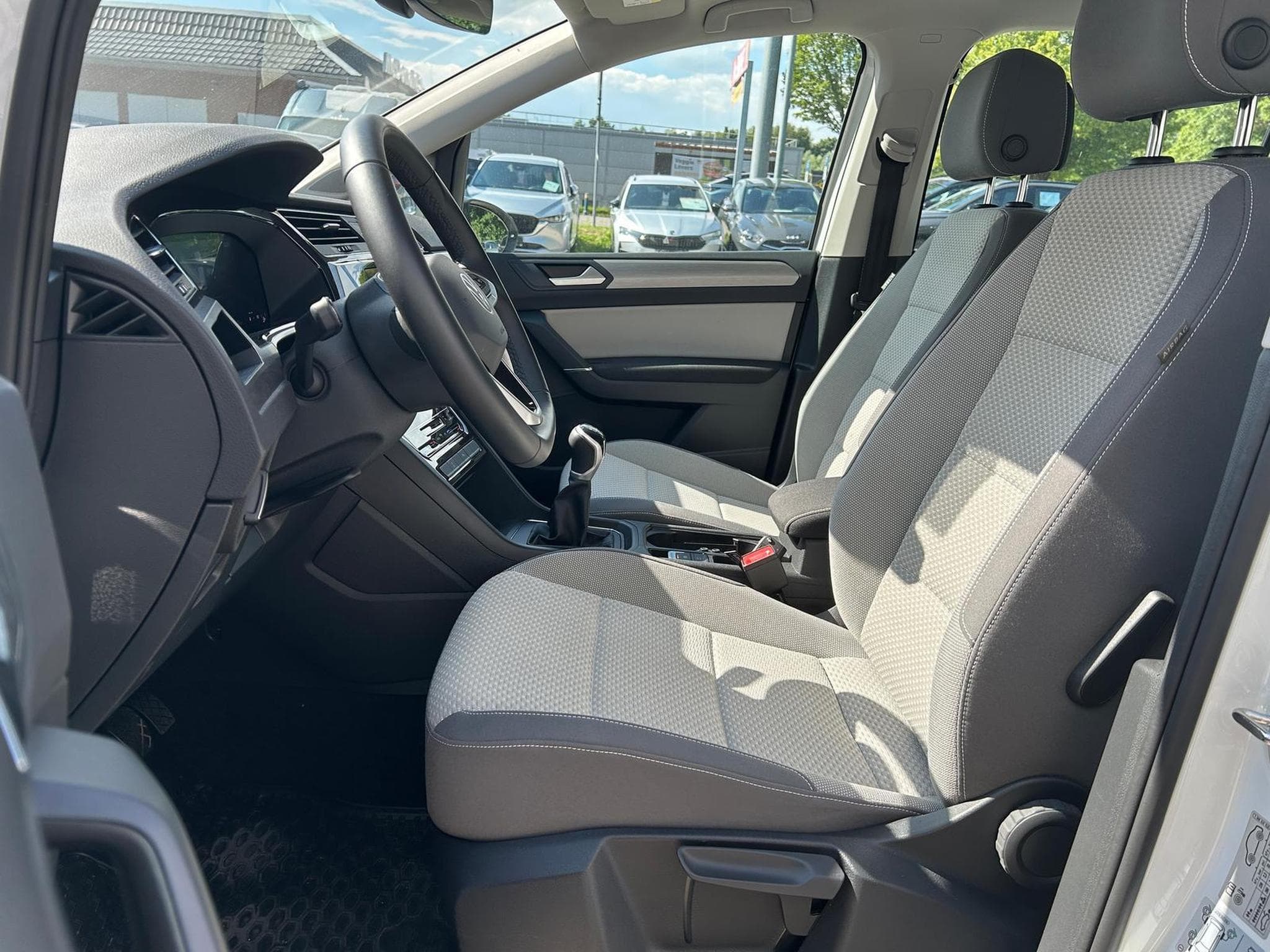 VW Touran 1.5 TSI 7 (2024) - Photo 7