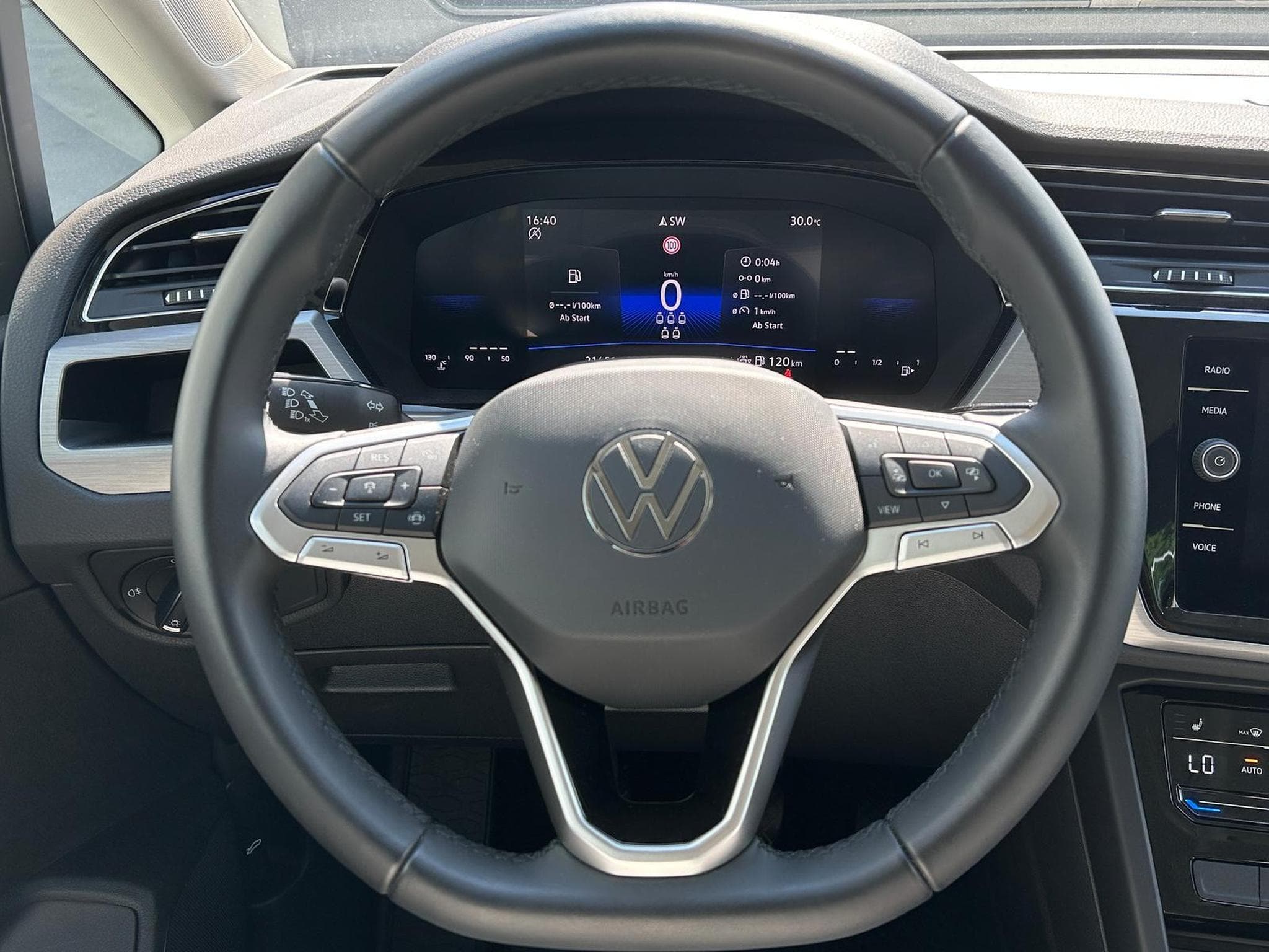 VW Touran 1.5 TSI 7 (2024) - Photo 9