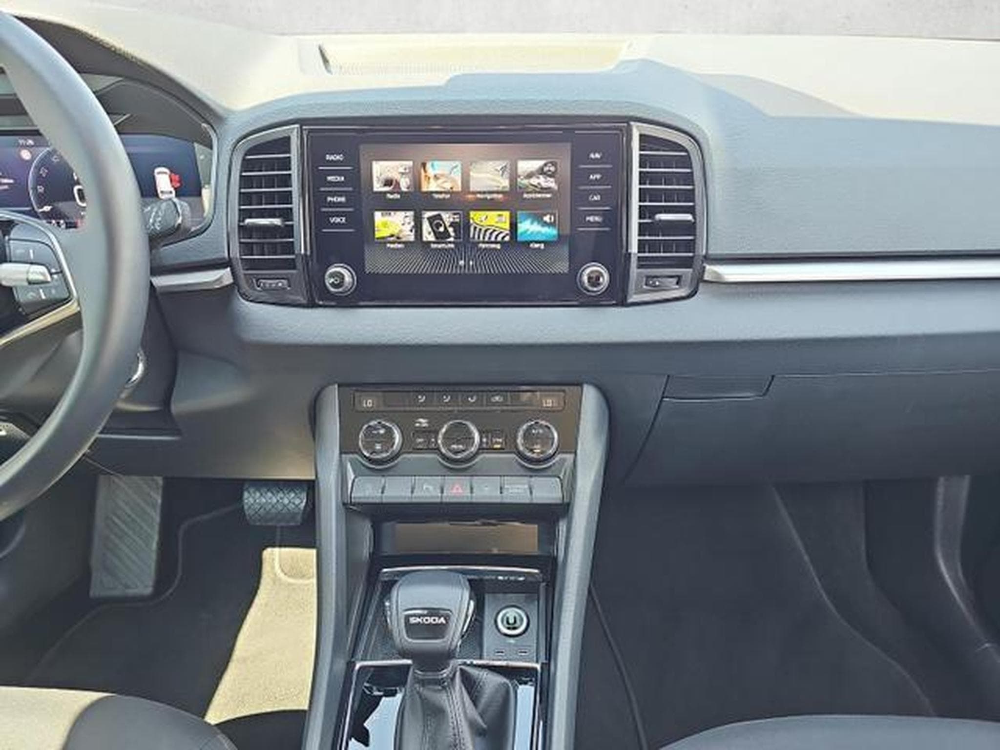Skoda Karoq Selection (2025) - Photo 12