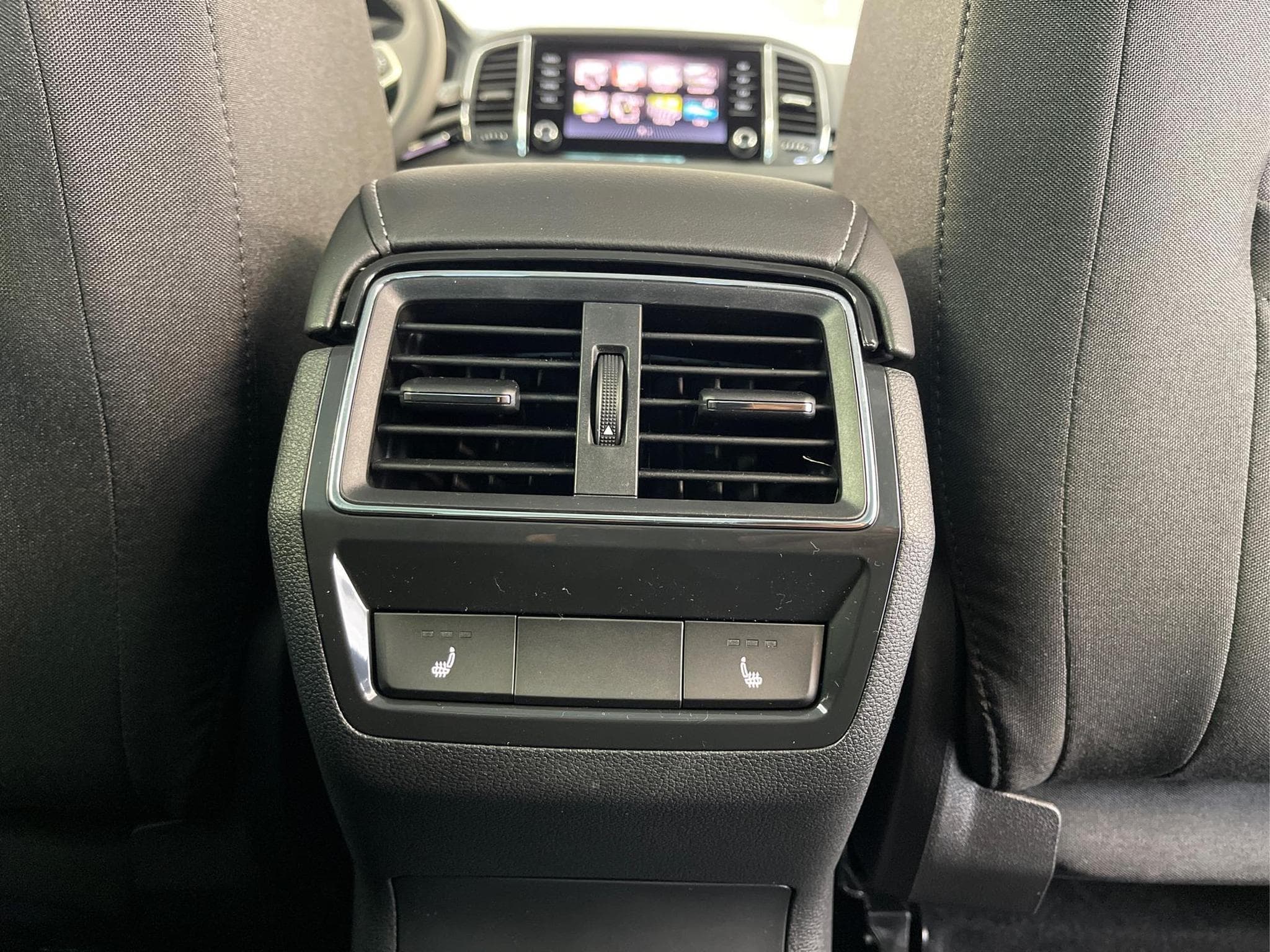 Skoda Karoq Selection (2026) - Photo 16