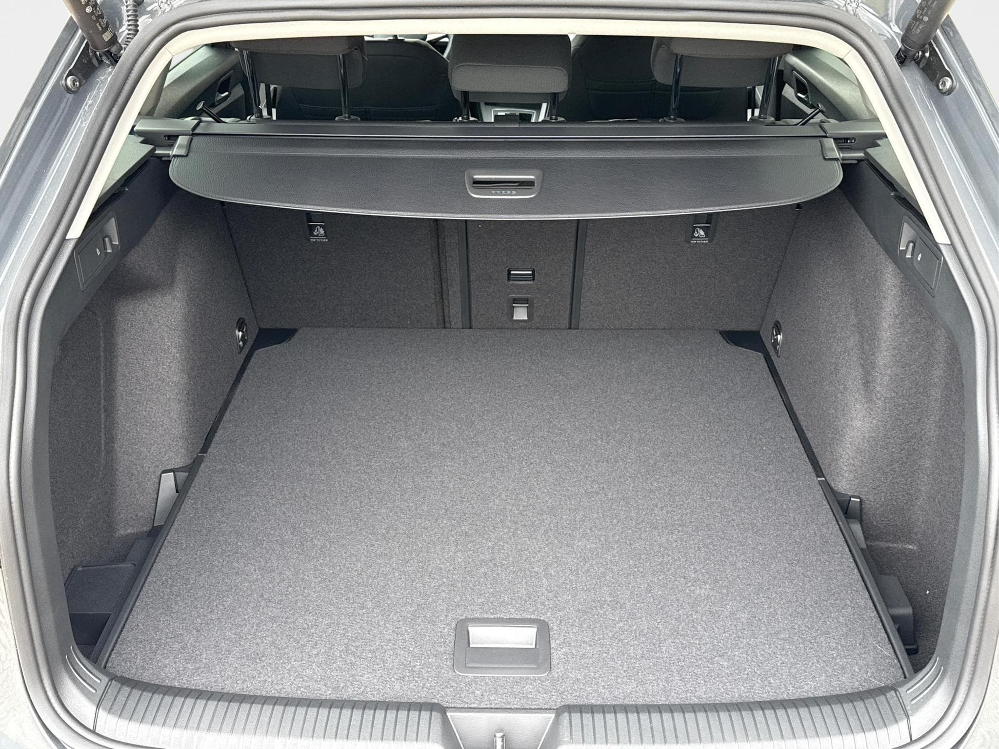 VW Golf Variant Prime (2026) - Photo 11