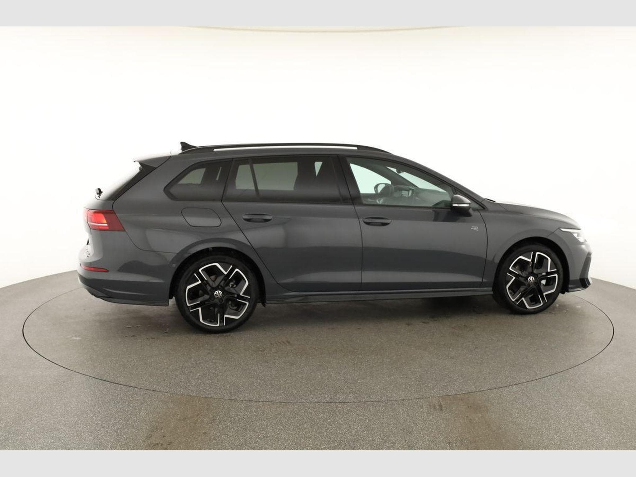 VW Golf Variant 2.0 TSI 150 kW 4Motion R-Line (2026) - Photo 21