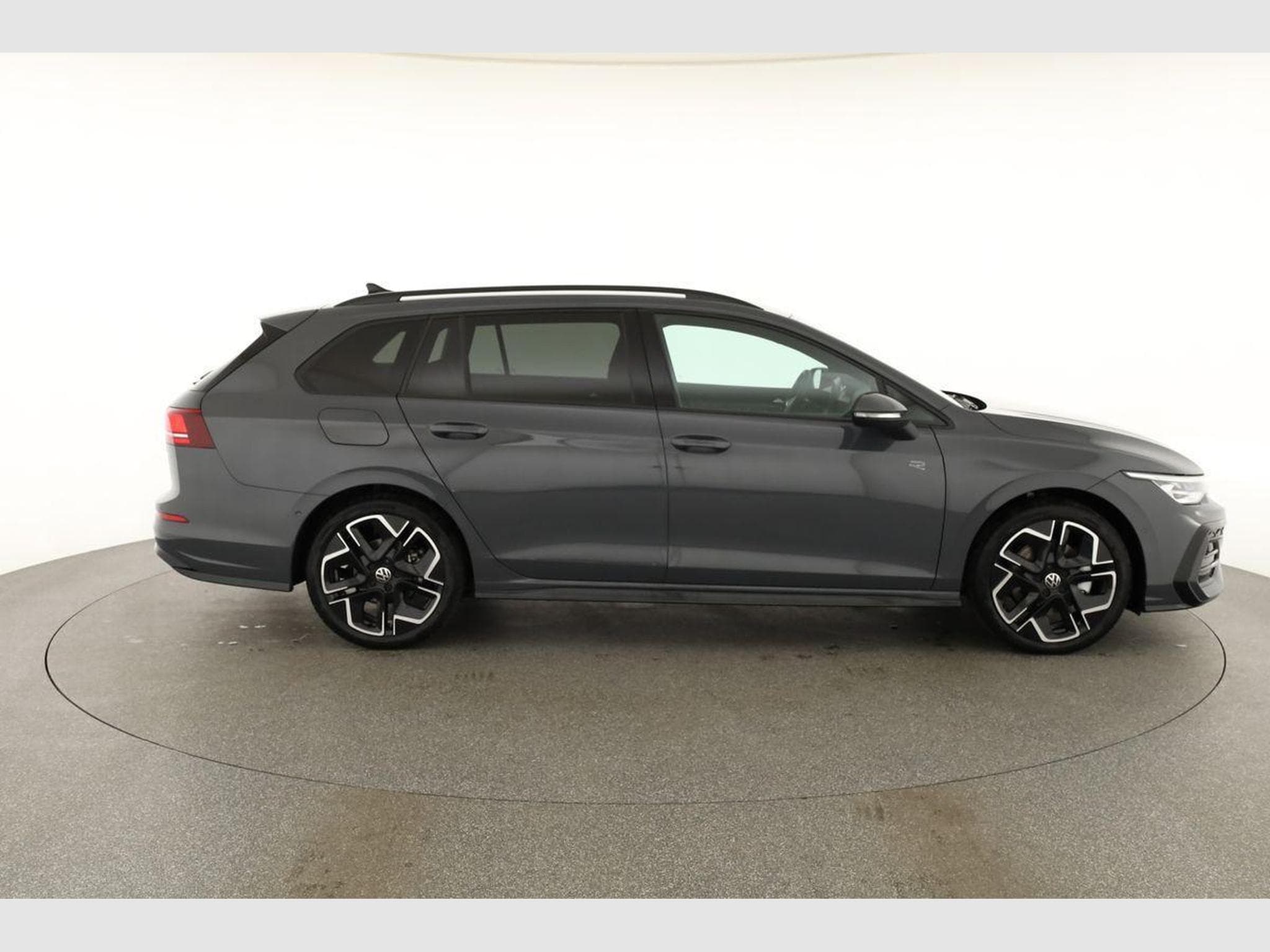 VW Golf Variant 2.0 TSI 150 kW 4Motion R-Line (2026) - Photo 22
