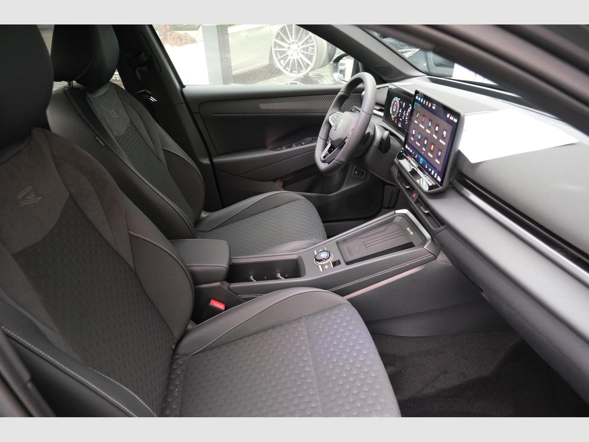 VW T-Roc 1.5 eTSI DSG (2026) - Photo 19
