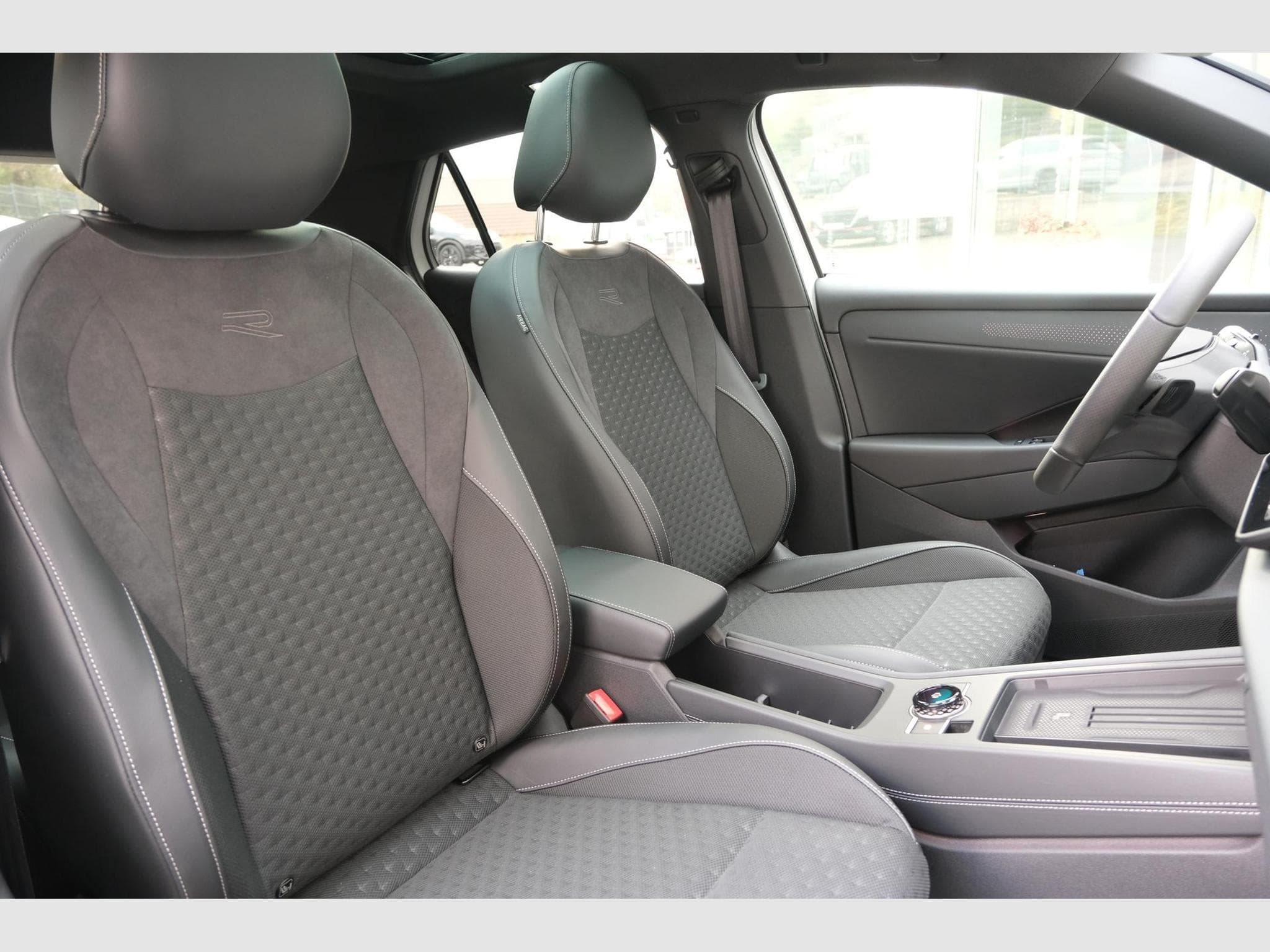 VW T-Roc 1.5 eTSI DSG (2026) - Photo 11