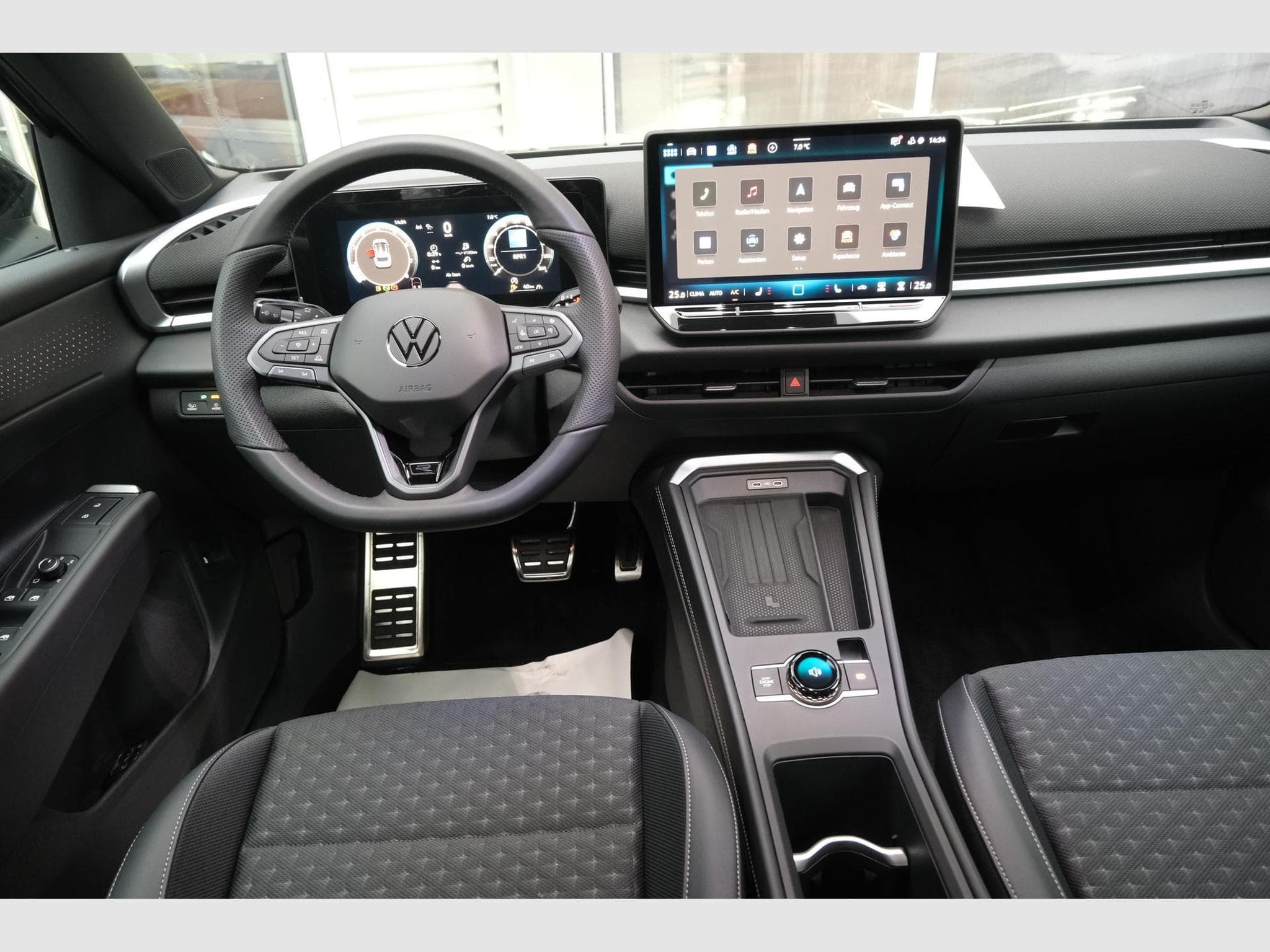 VW T-Roc 1.5 eTSI DSG (2026) - Photo 11
