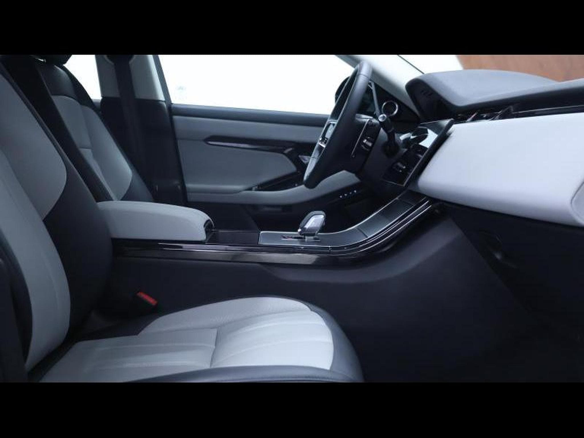 Land-Rover Range Rover Evoque P160 Dynamic SE FWD Auto (2025) - Photo 11
