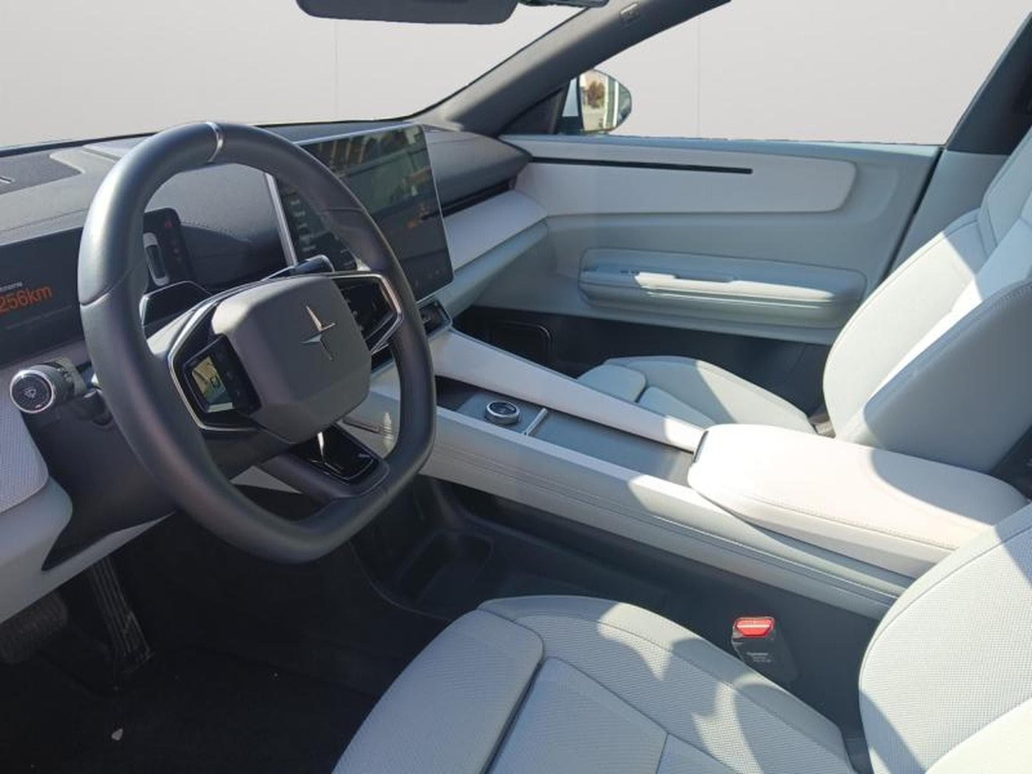 Polestar 4 Dual Motor Performance / Electrique (2024) - Photo 8