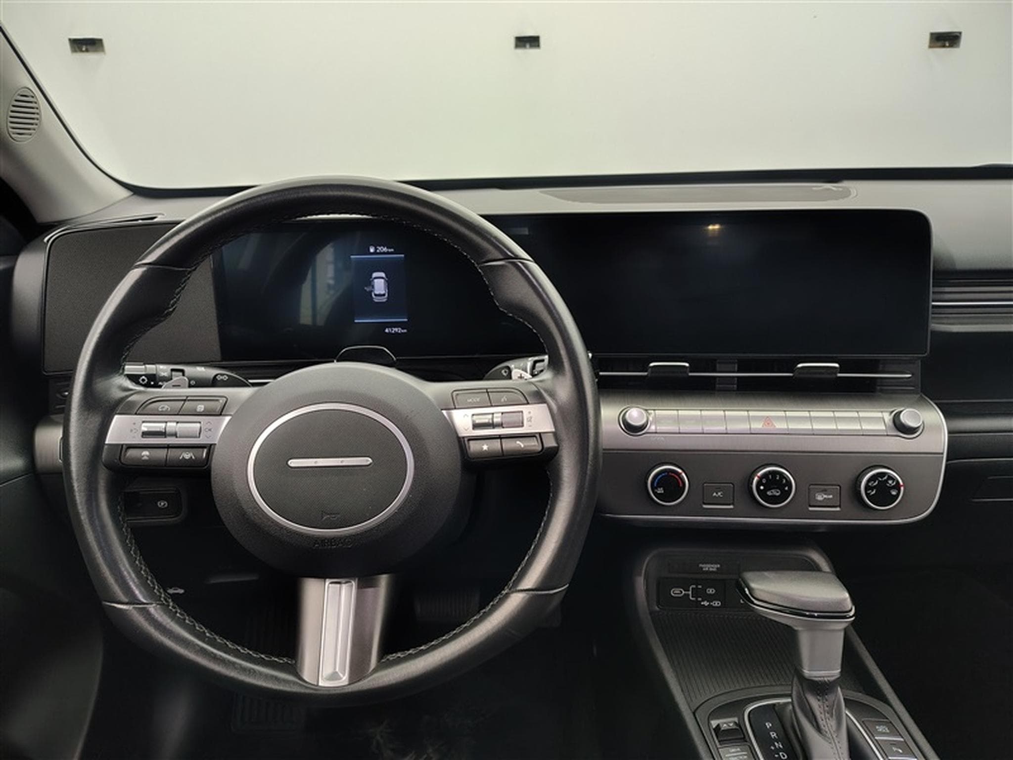 Hyundai Kona 1.0 T-GDi Twist DCT CARPLAY / CLIM / TEL (2024) - Photo 9