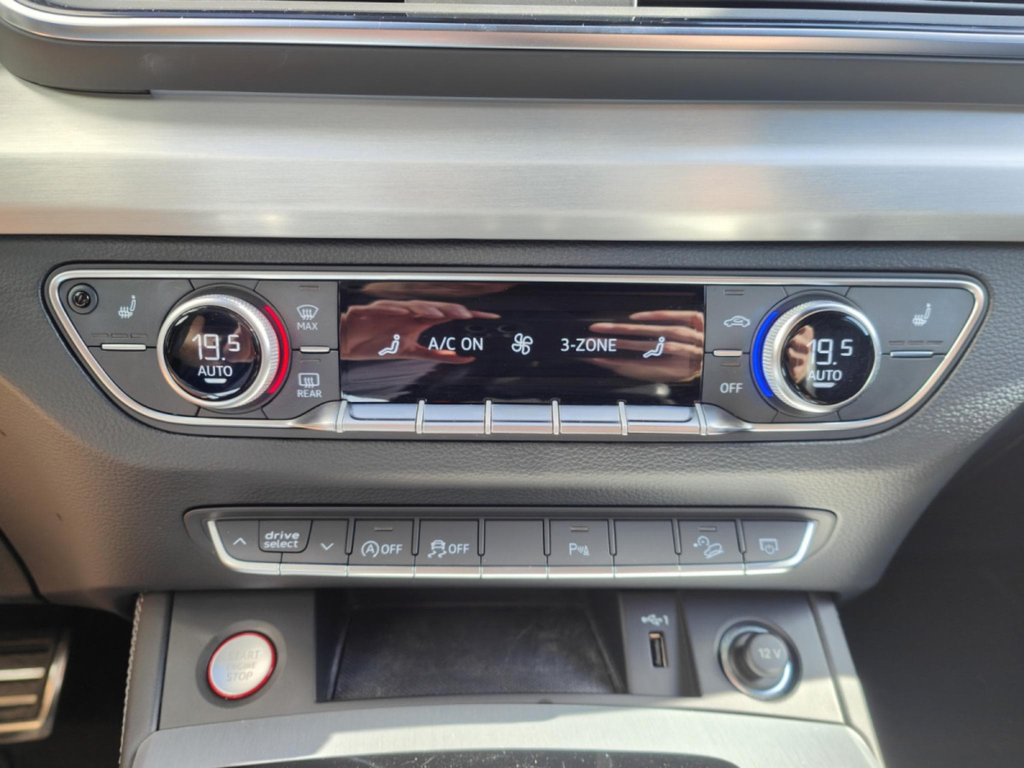 Audi SQ5 3.0 TDI V6 QUATTRO TIPTRONIC SUSPENSIONS PNEU BANG&OLUFSEN (2022) - Photo 17