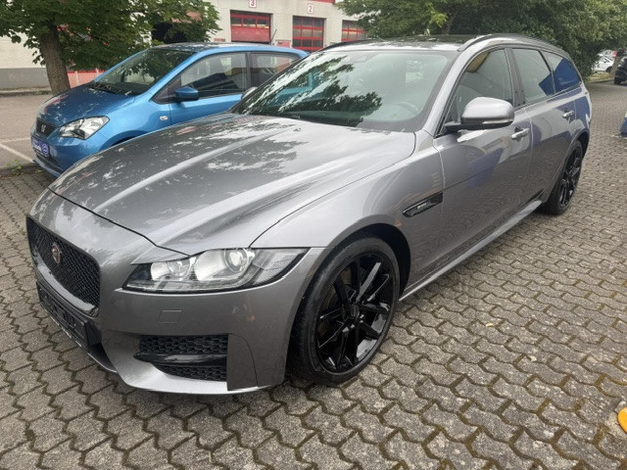 Jaguar XF JAGUAR XF 2.0 D R-SPORT PANORAMA LEDER NAVI KAMERA KEYLESS (2020) - Photo 1