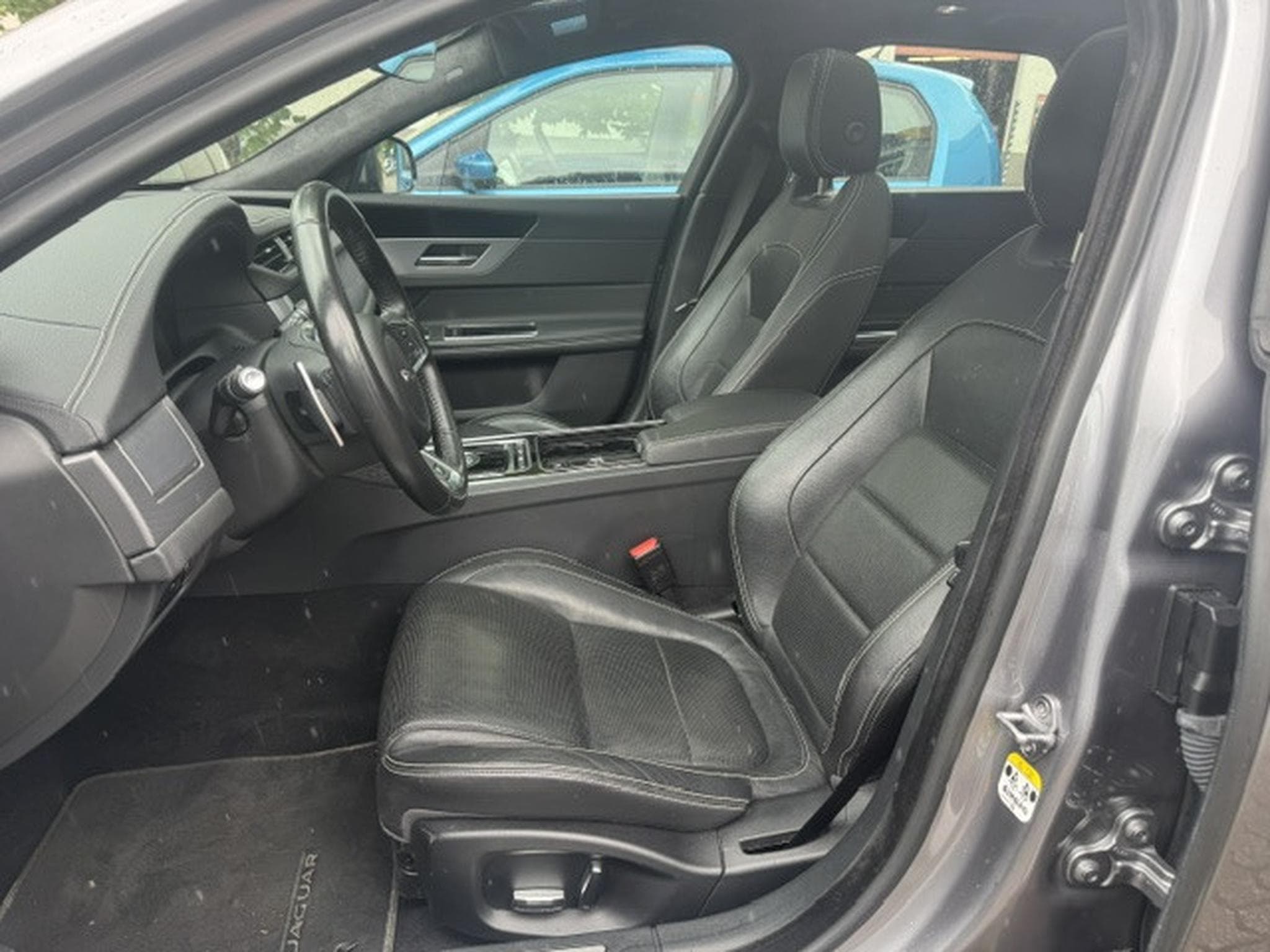 Jaguar XF JAGUAR XF 2.0 D R-SPORT PANORAMA LEDER NAVI KAMERA KEYLESS (2020) - Photo 14