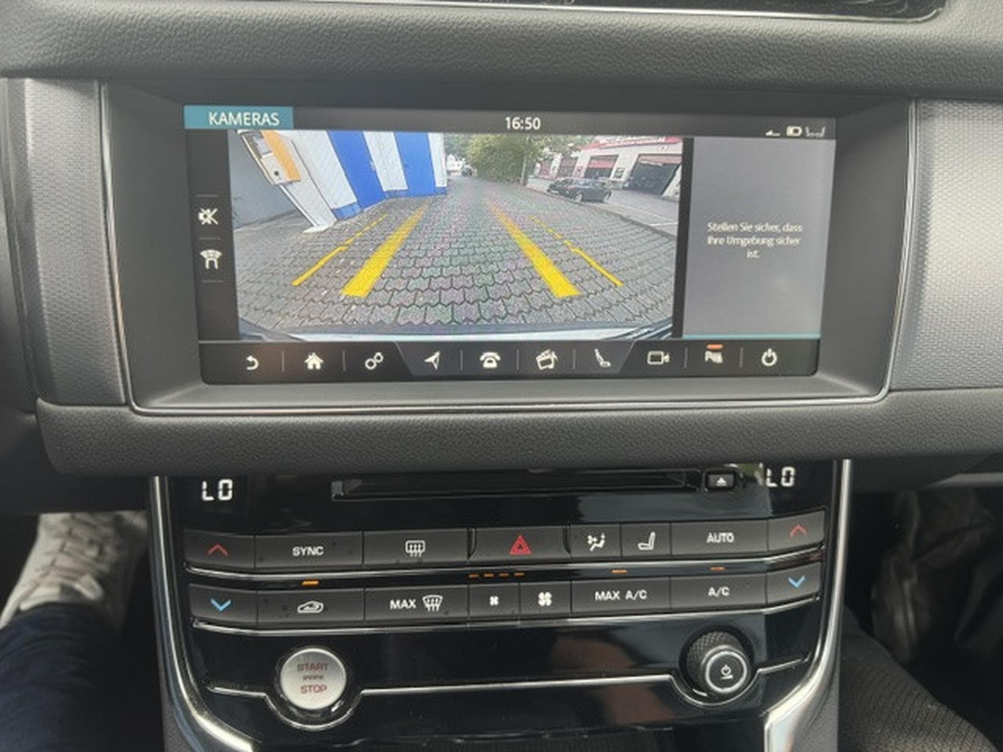 Jaguar XF JAGUAR XF 2.0 D R-SPORT PANORAMA LEDER NAVI KAMERA KEYLESS (2020) - Photo 19