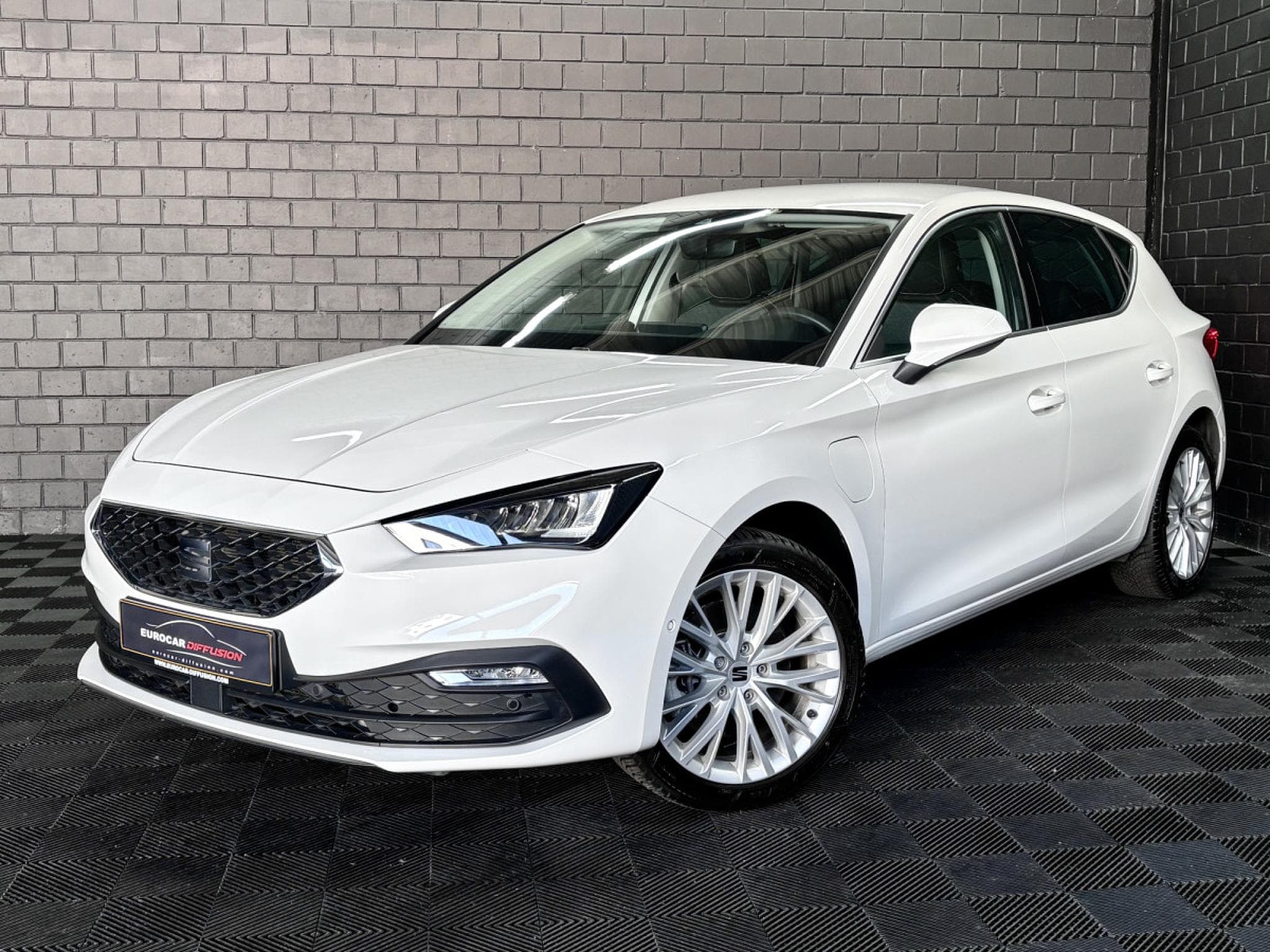 Seat Leon IV Xcellence 1.4 e-Hybrid 204CV DSG 6  *4 SAISONS* *CAMERA* (2022) - Photo 2