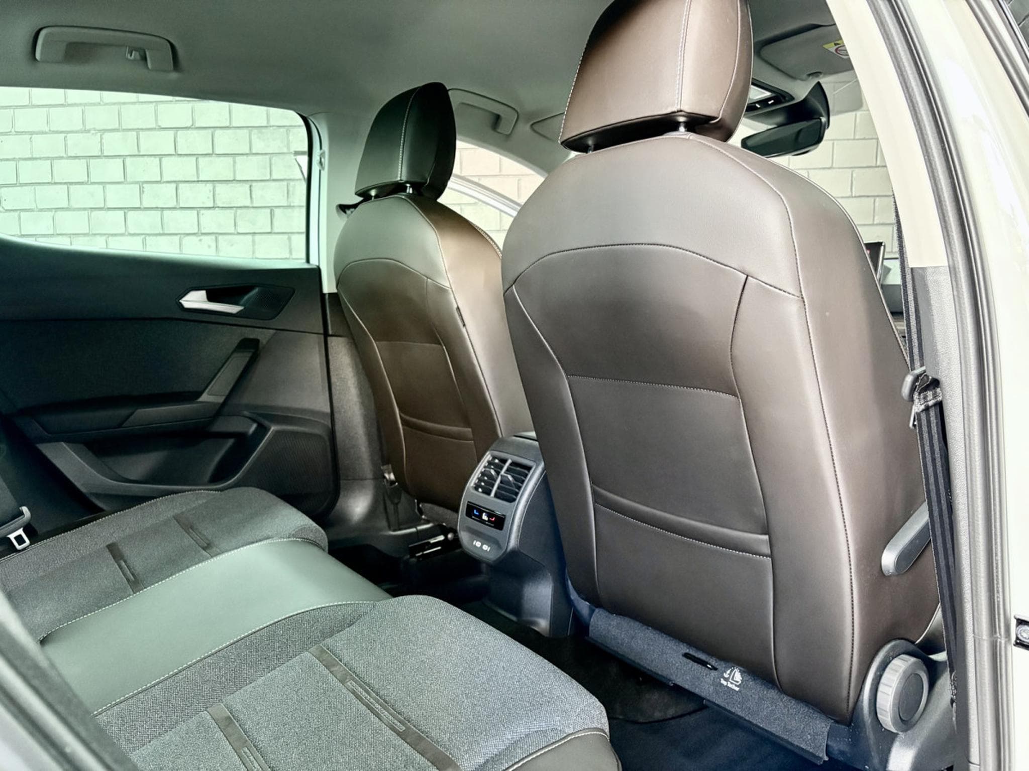 Seat Leon IV Xcellence 1.4 e-Hybrid 204CV DSG 6  *4 SAISONS* *CAMERA* (2022) - Photo 21