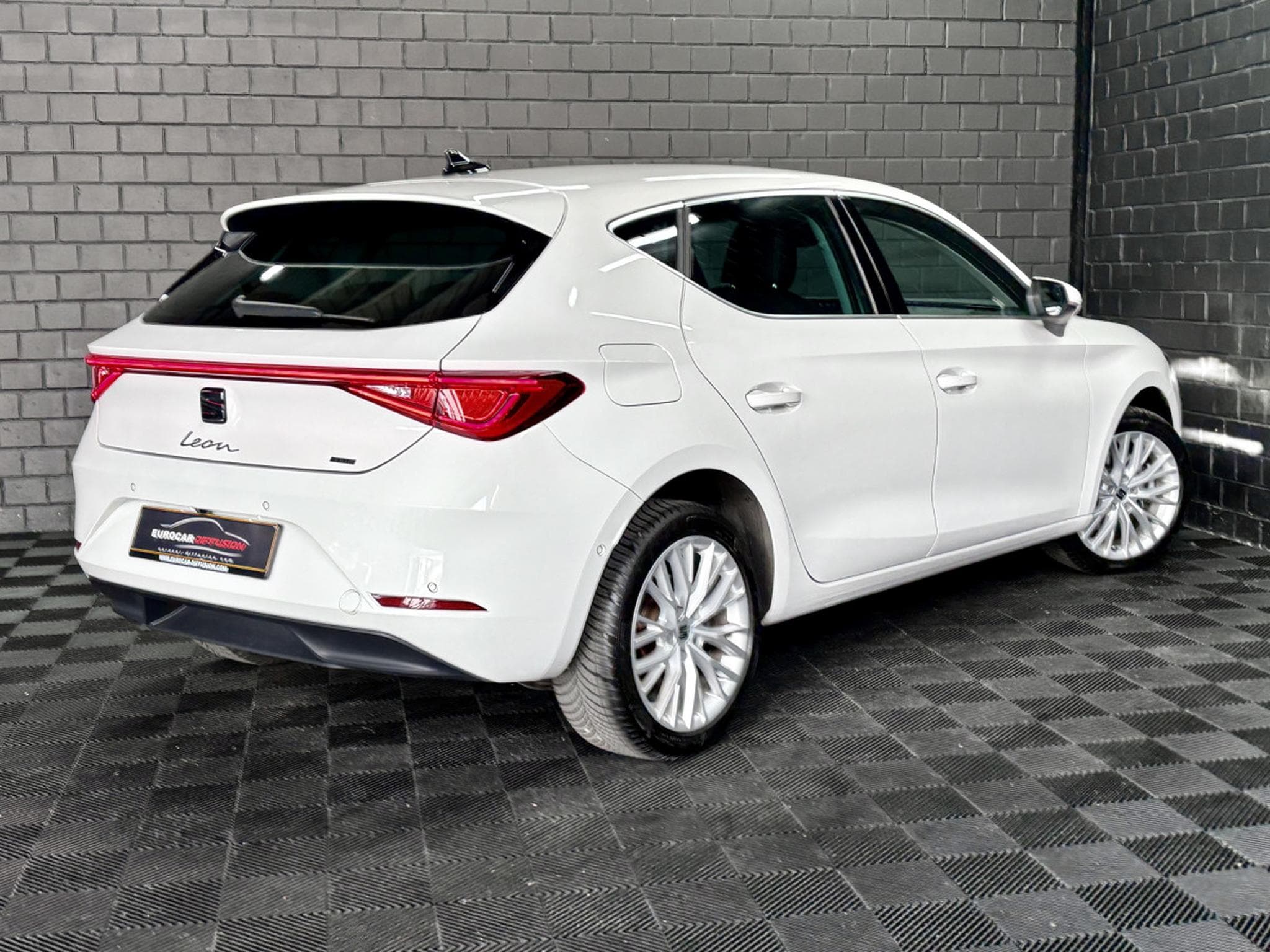 Seat Leon IV Xcellence 1.4 e-Hybrid 204CV DSG 6  *4 SAISONS* *CAMERA* (2022) - Photo 7