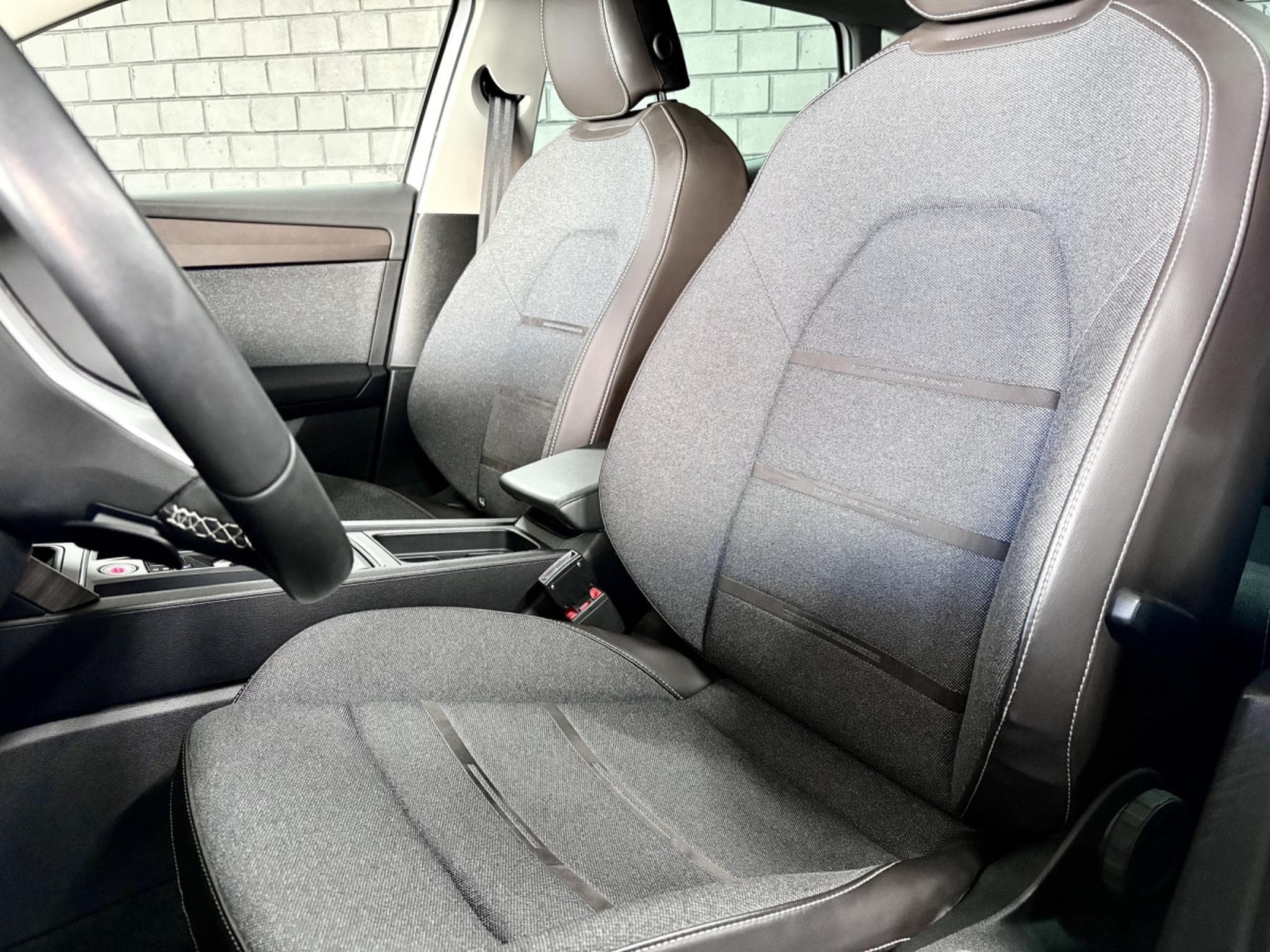 Seat Leon IV Xcellence 1.4 e-Hybrid 204CV DSG 6  *4 SAISONS* *CAMERA* (2022) - Photo 8