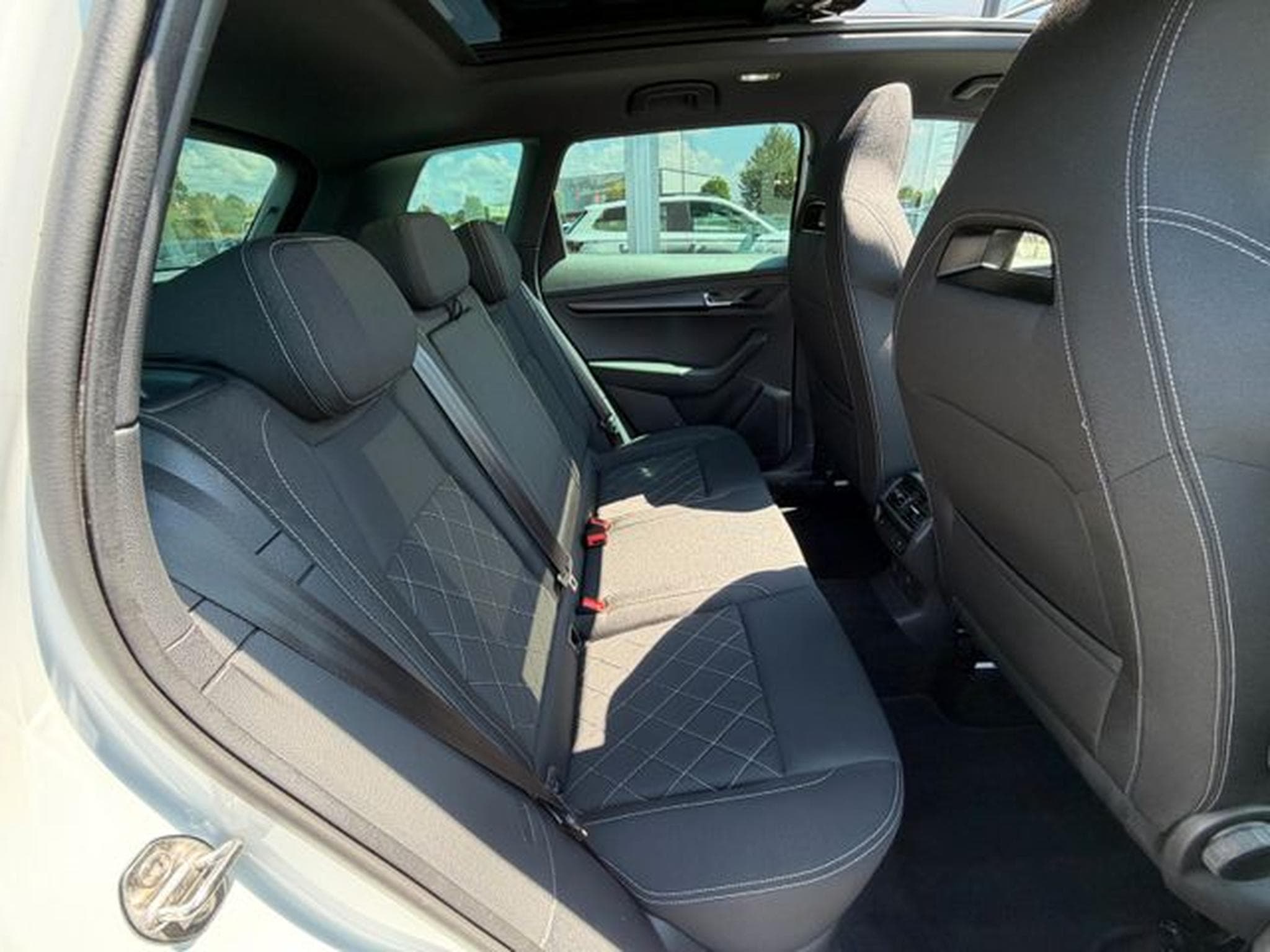 Skoda Karoq Karoq 1,5TSi DSG Sportline Pano Kamera Sitzh 19" (2021) - Photo 14