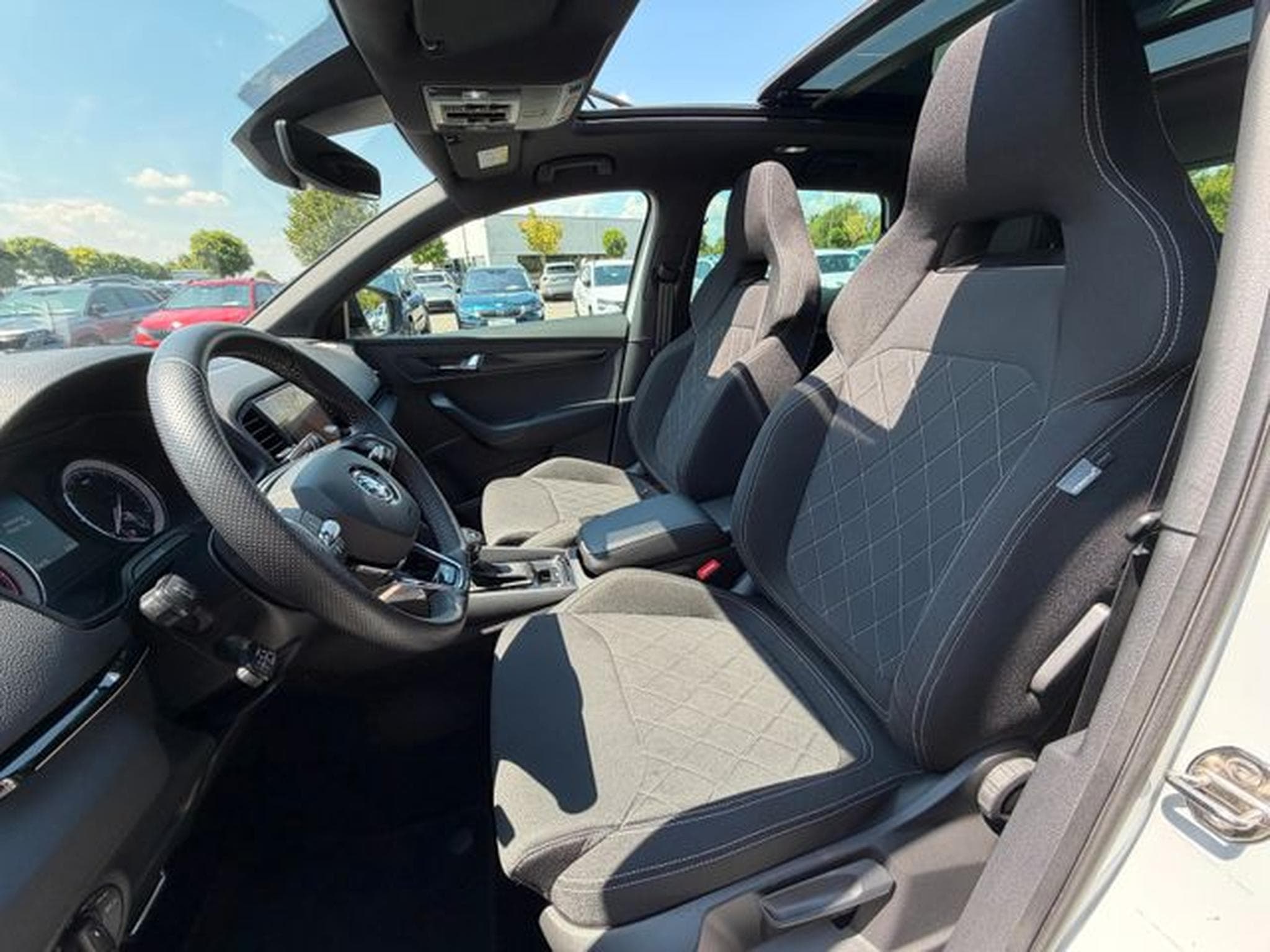 Skoda Karoq Karoq 1,5TSi DSG Sportline Pano Kamera Sitzh 19" (2021) - Photo 9