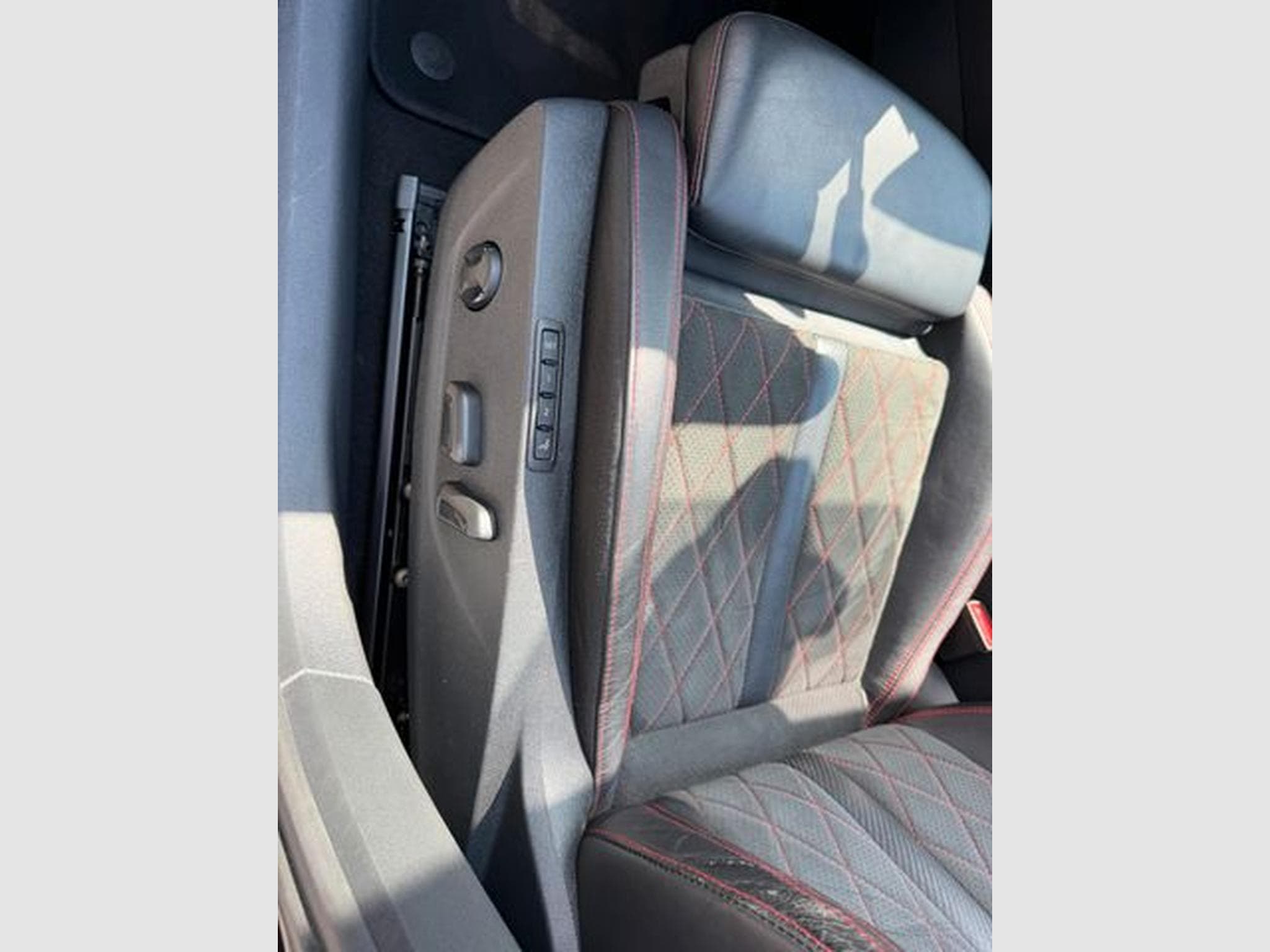Skoda Octavia Octavia 2,0TDi Combi RS Pano 19" Alcan. Massage (2023) - Photo 11