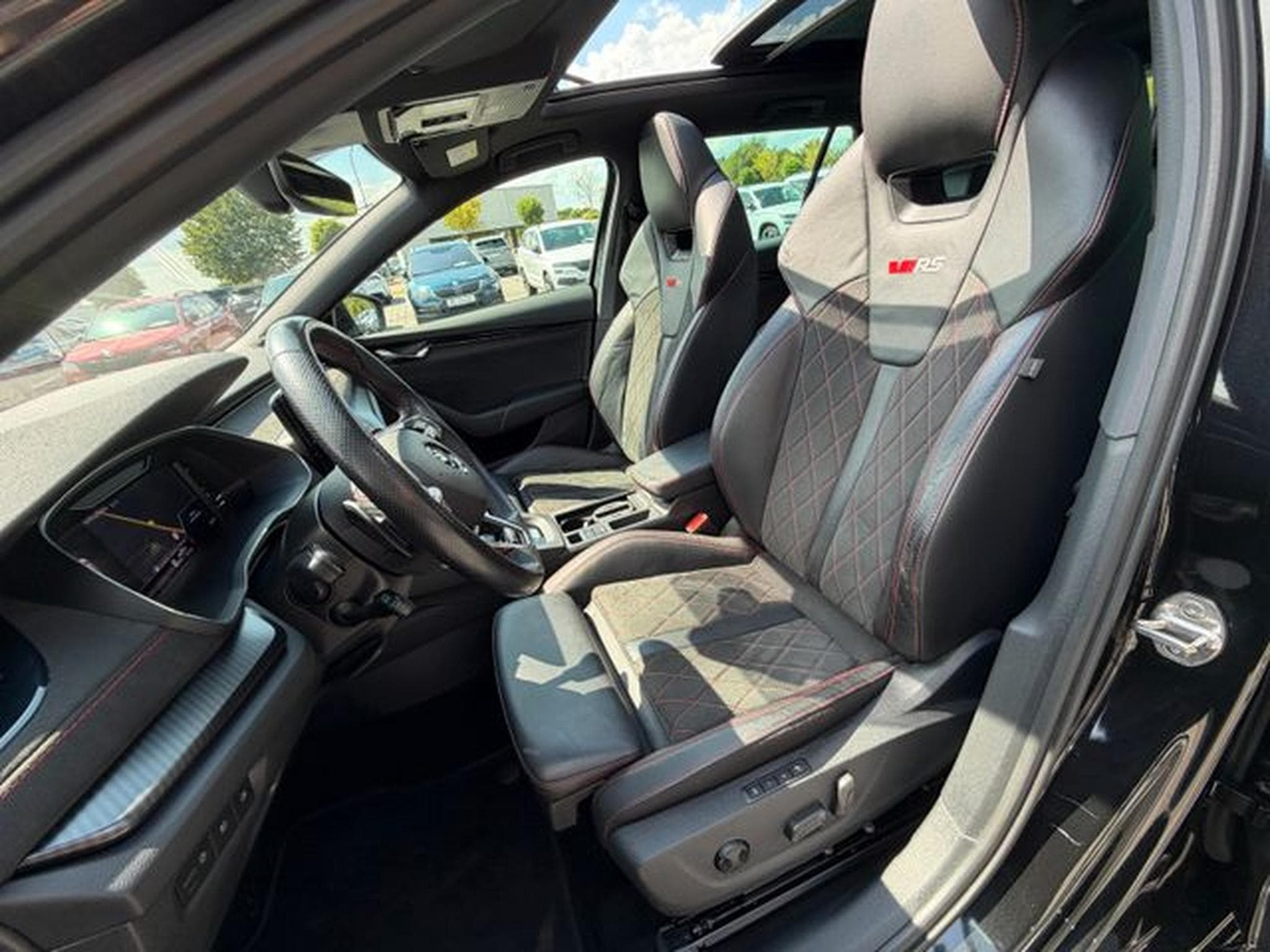 Skoda Octavia Octavia 2,0TDi Combi RS Pano 19" Alcan. Massage (2023) - Photo 9