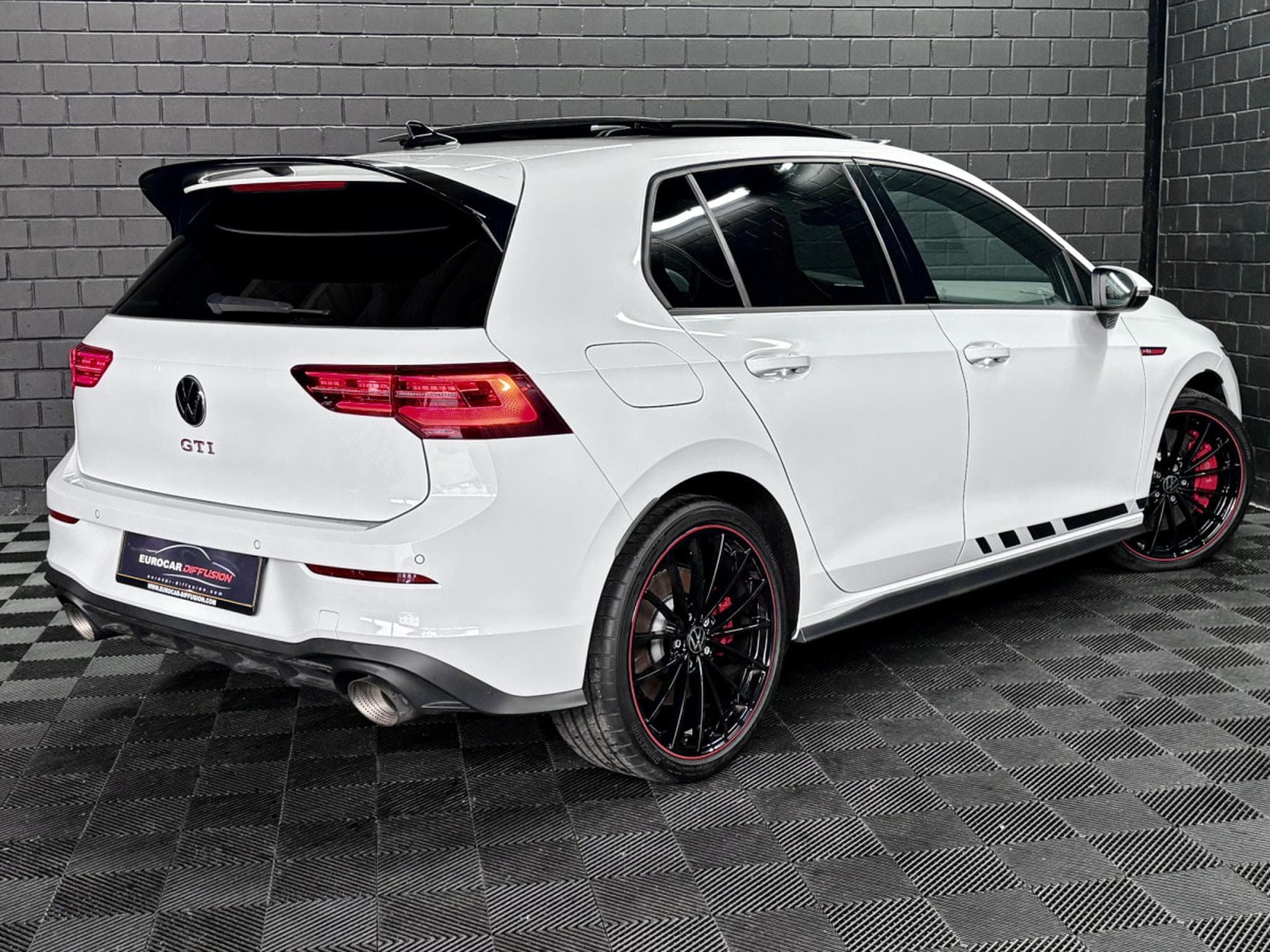 VW Golf GTI Clubsport 2.0 TSI 300 CV DSG7 *DCC* AKRA* MATRIX *PANO* (2023) - Photo 6
