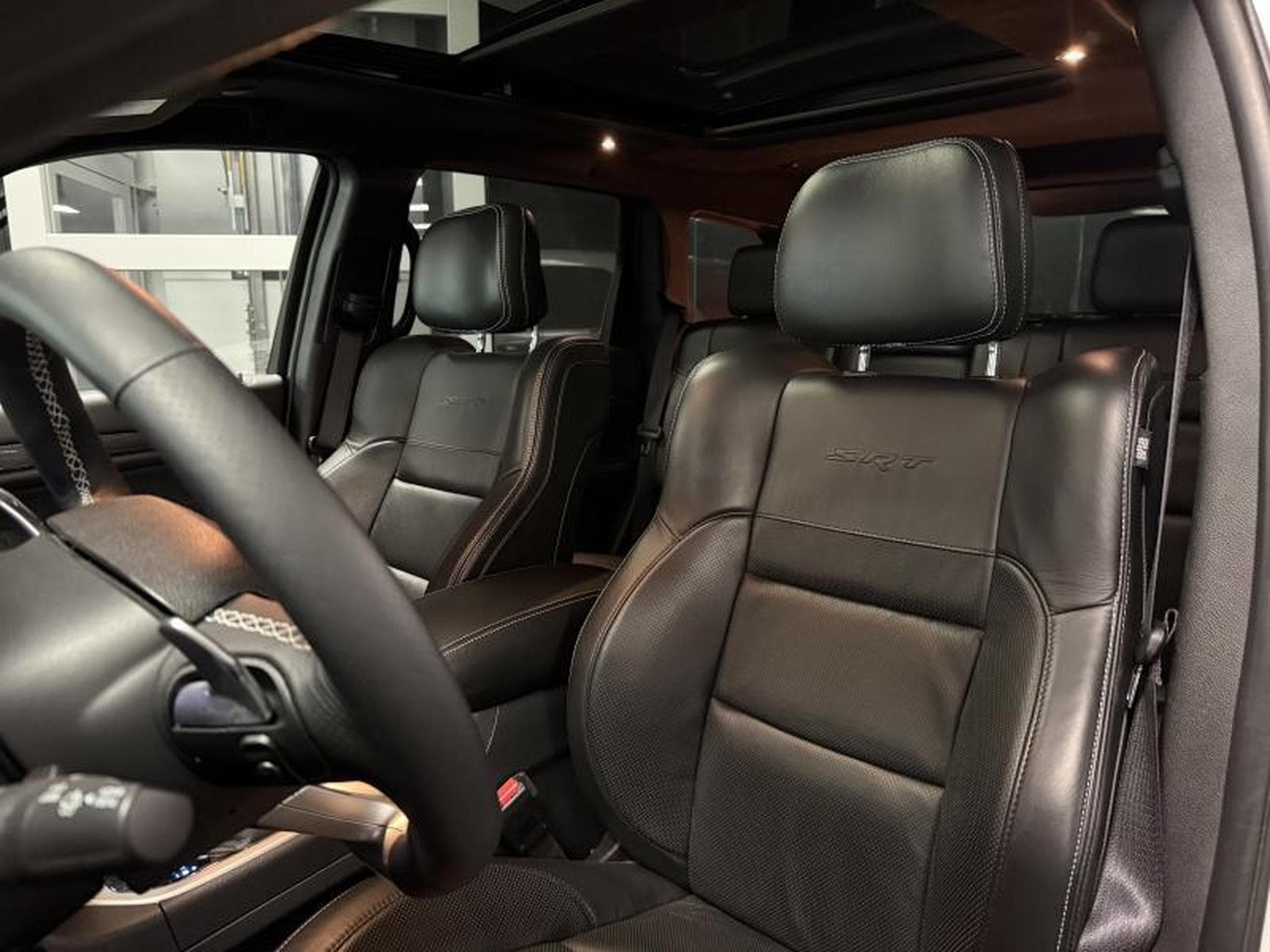 Jeep Cherokee SRT 6.4 V8 Hemi (2017) - Photo 11
