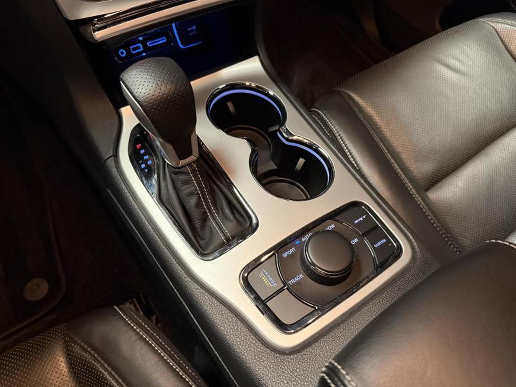 Jeep Cherokee SRT 6.4 V8 Hemi (2017) - Photo 14