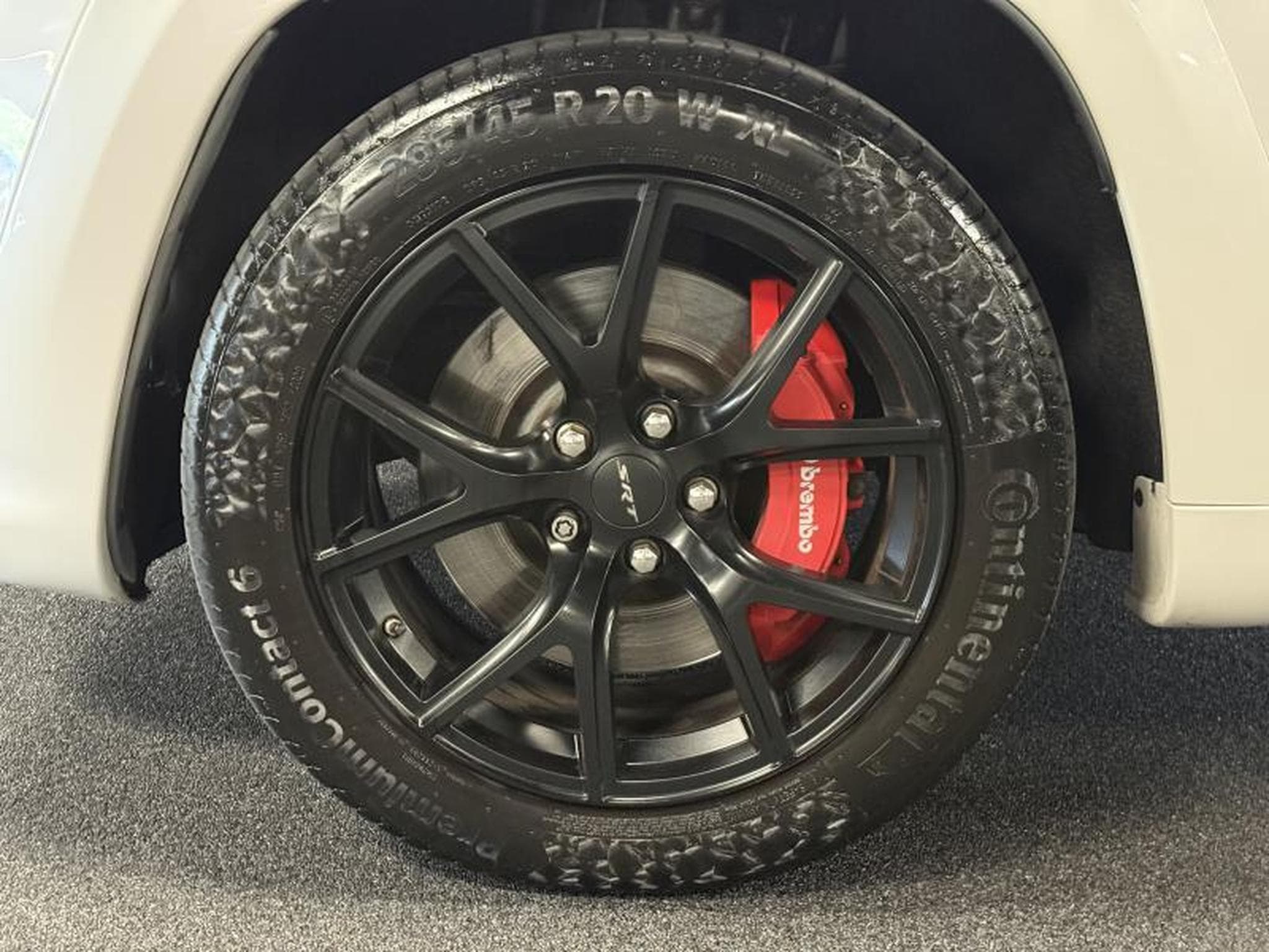 Jeep Cherokee SRT 6.4 V8 Hemi (2017) - Photo 4