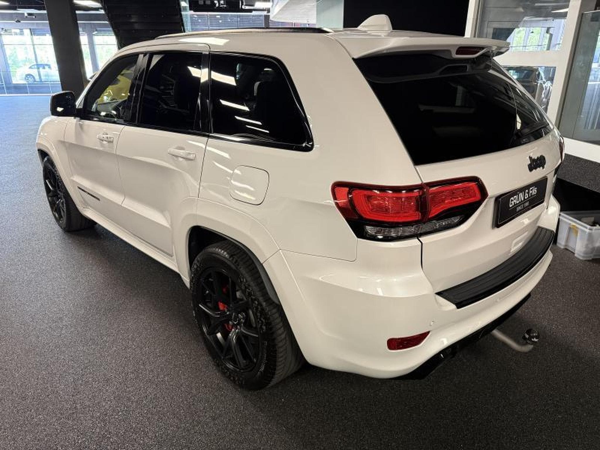 Jeep Cherokee SRT 6.4 V8 Hemi (2017) - Photo 6
