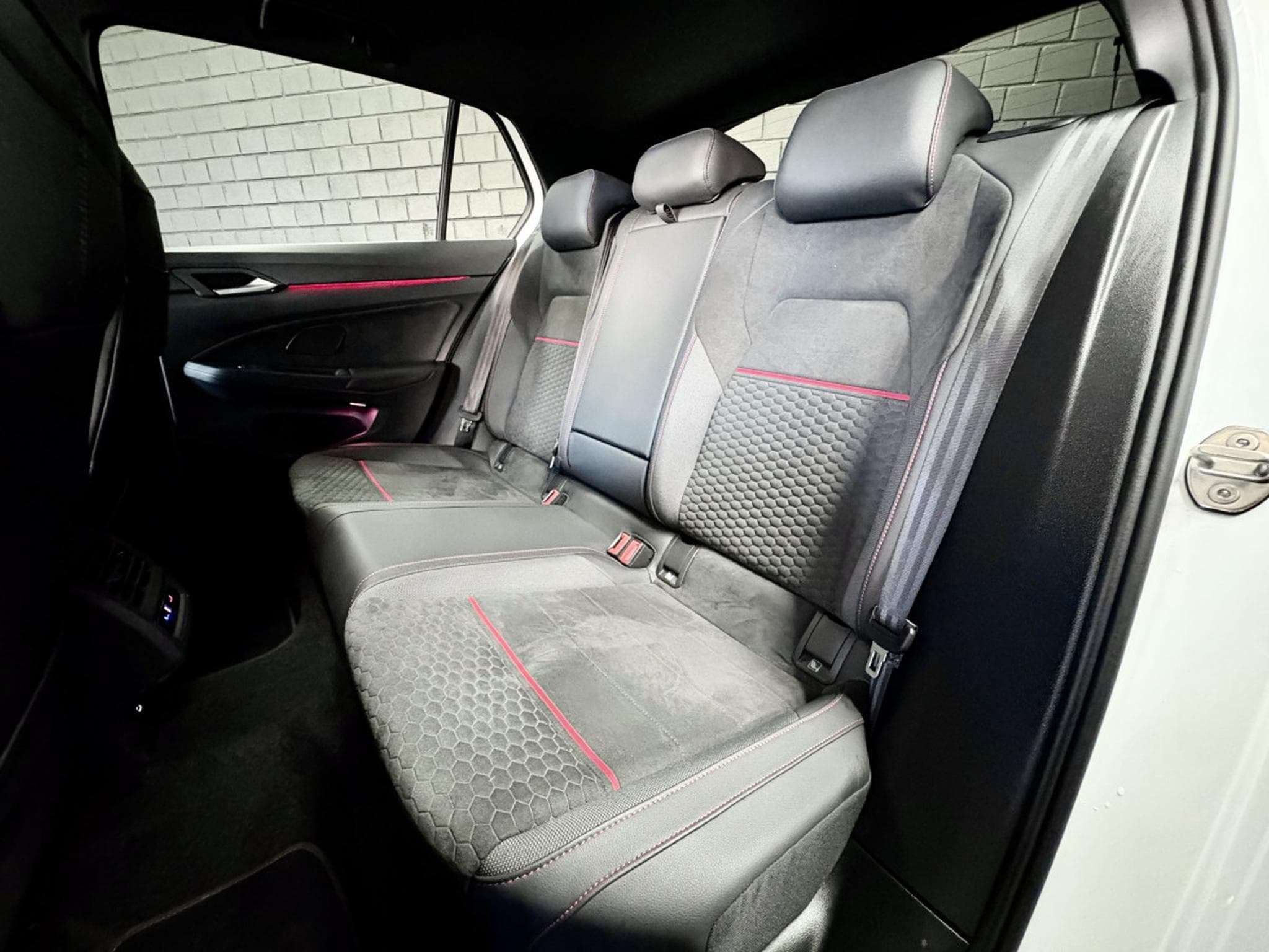 VW Golf GTI Clubsport 2.0 TSI 300 CV DSG7 *PACK PERF* AKRA* MATRIX * (2024) - Photo 25
