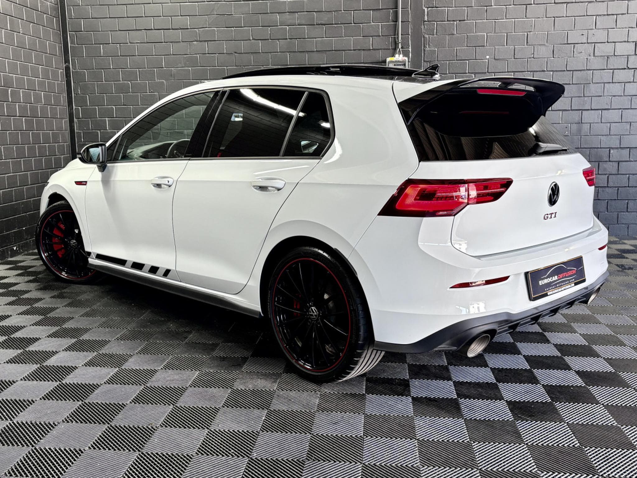 VW Golf GTI Clubsport 2.0 TSI 300 CV DSG7 *PACK PERF* AKRA* MATRIX * (2024) - Photo 4