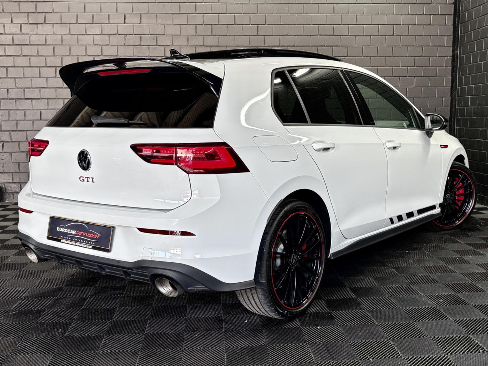 VW Golf GTI Clubsport 2.0 TSI 300 CV DSG7 *PACK PERF* AKRA* MATRIX * (2024) - Photo 6