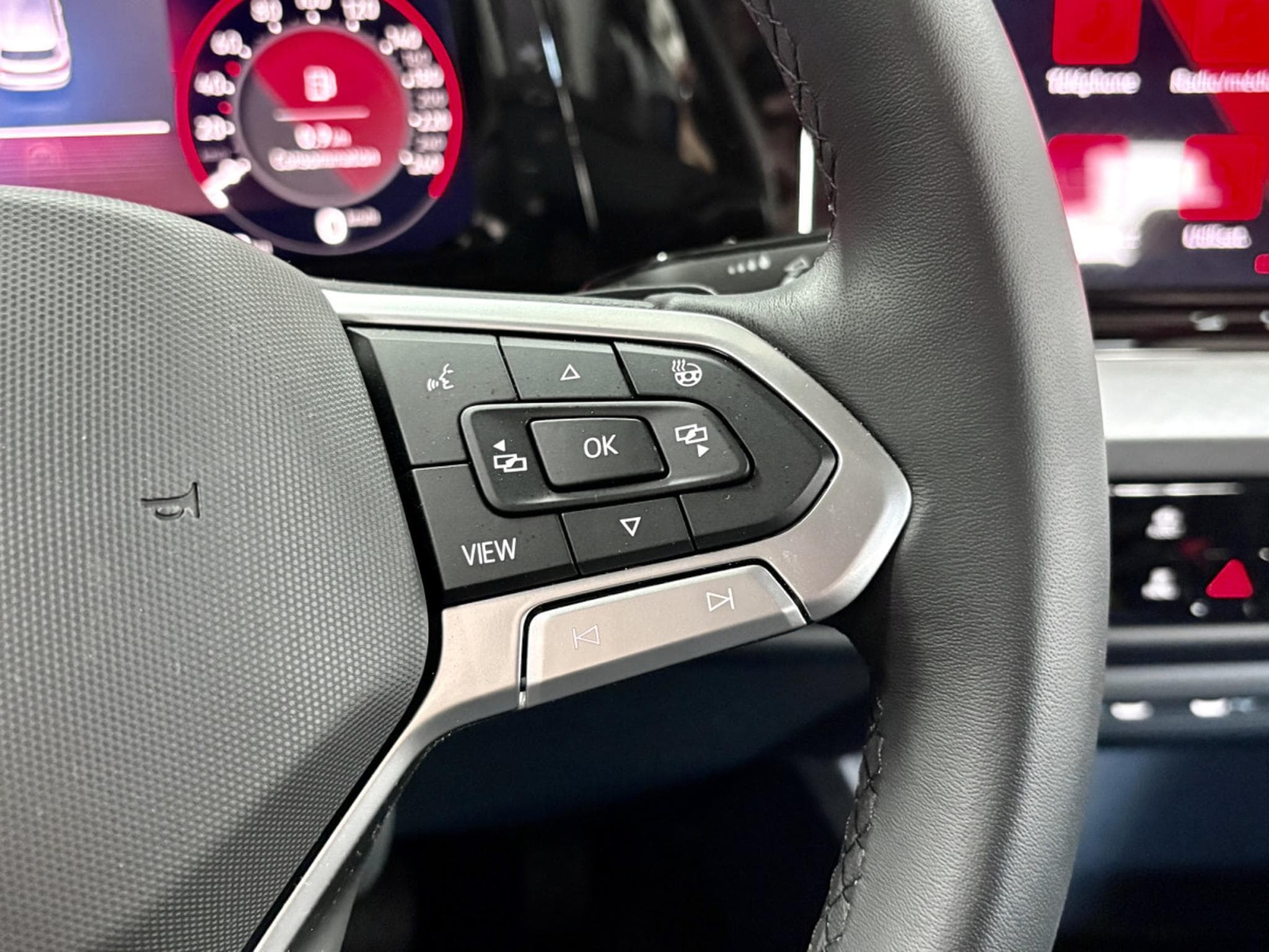 VW Golf Life 2.0 TDI DSG7 115 CV *4 SAISONS* ACC * CARPLAY* (2023) - Photo 12