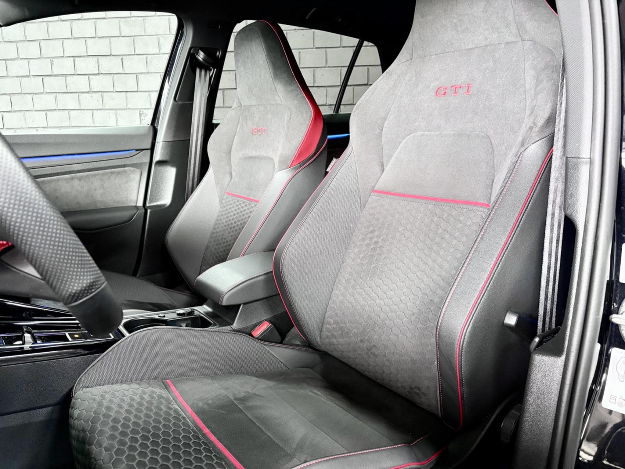 VW Golf GTI Clubsport 2.0 TSI 300 CV DSG7 *BLACK PACK*ACC* *CAM* (2024) - Photo 6